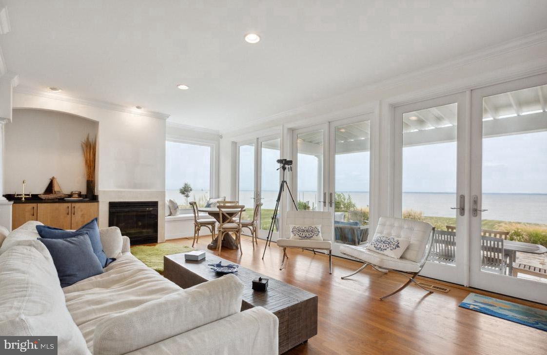 216 LIGHTHOUSE VIEW DRIVE