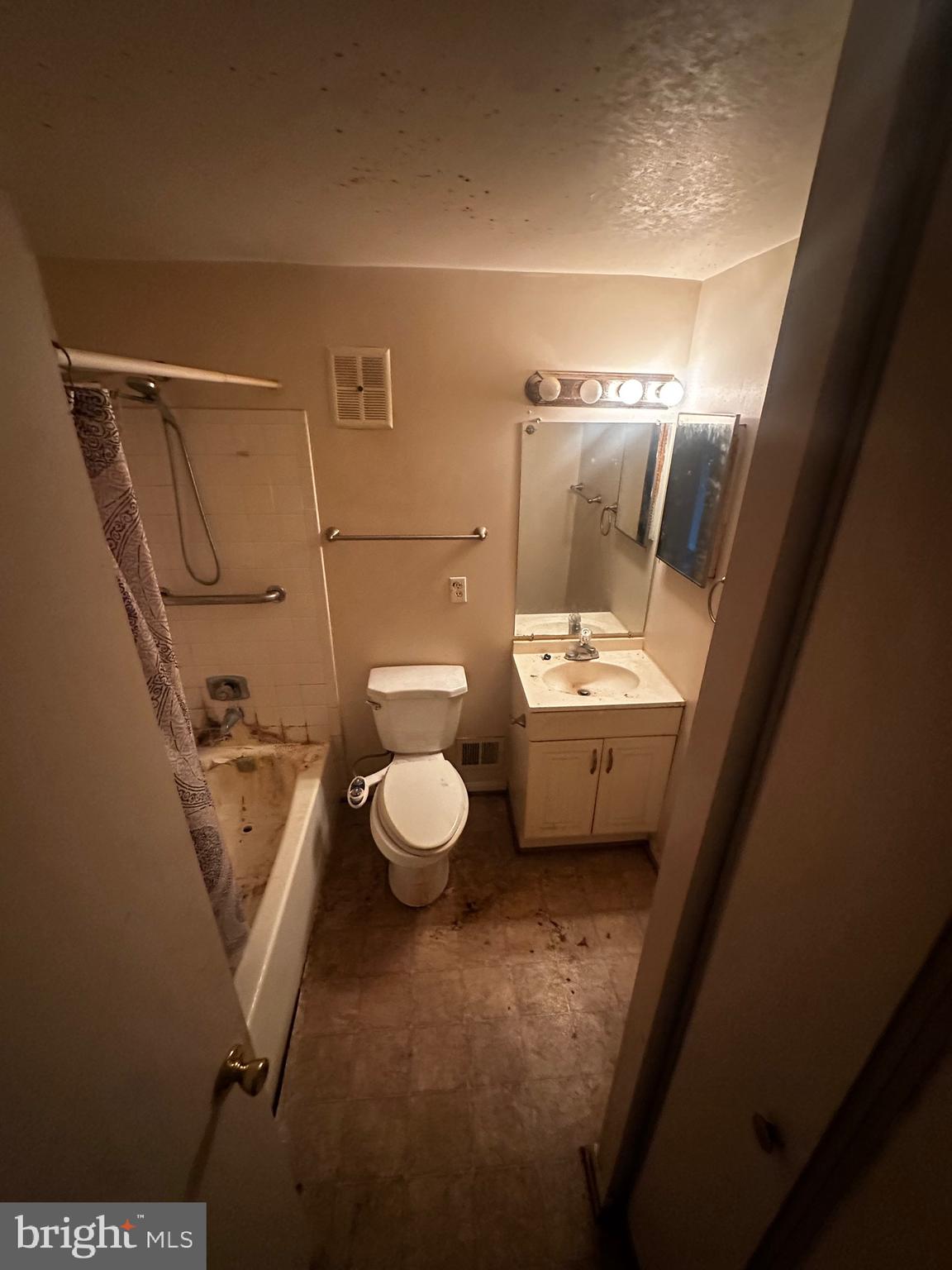 FOX MILL ESTATES - Residential