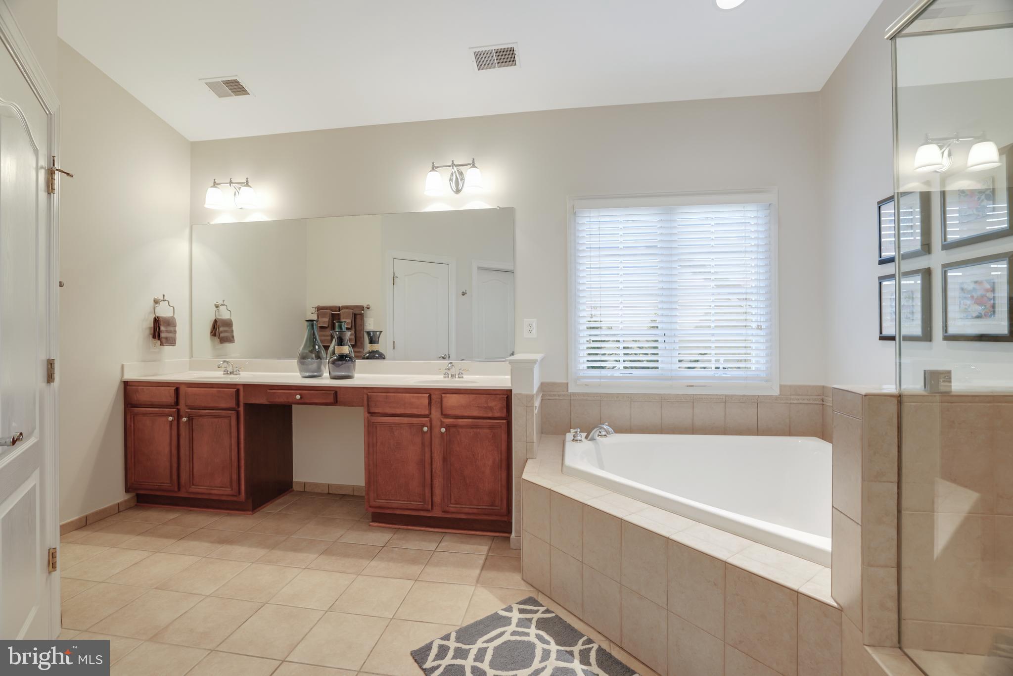 LANSDOWNE ON THE POTOMAC - Residential