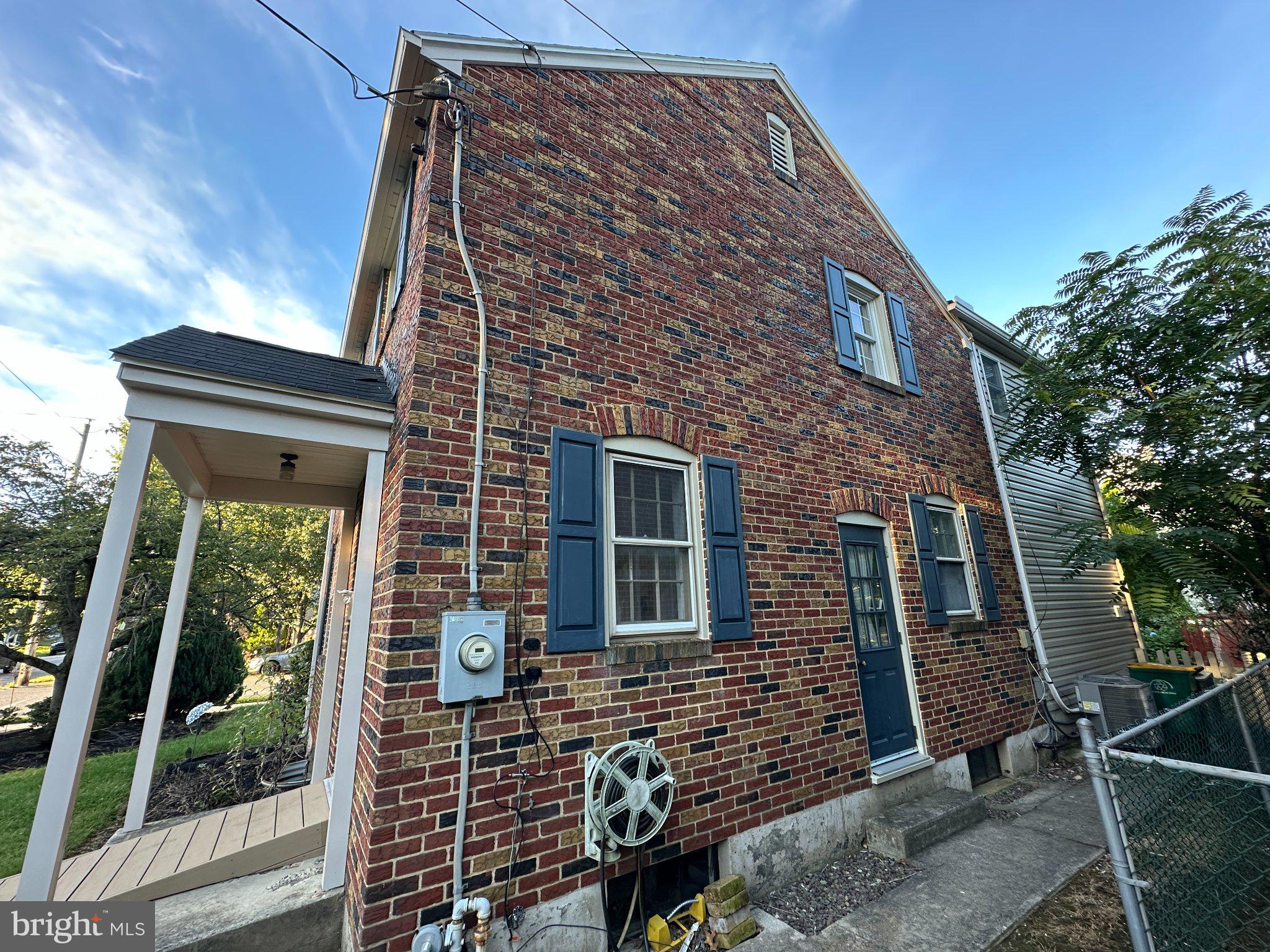 271 S SIXTH STREET