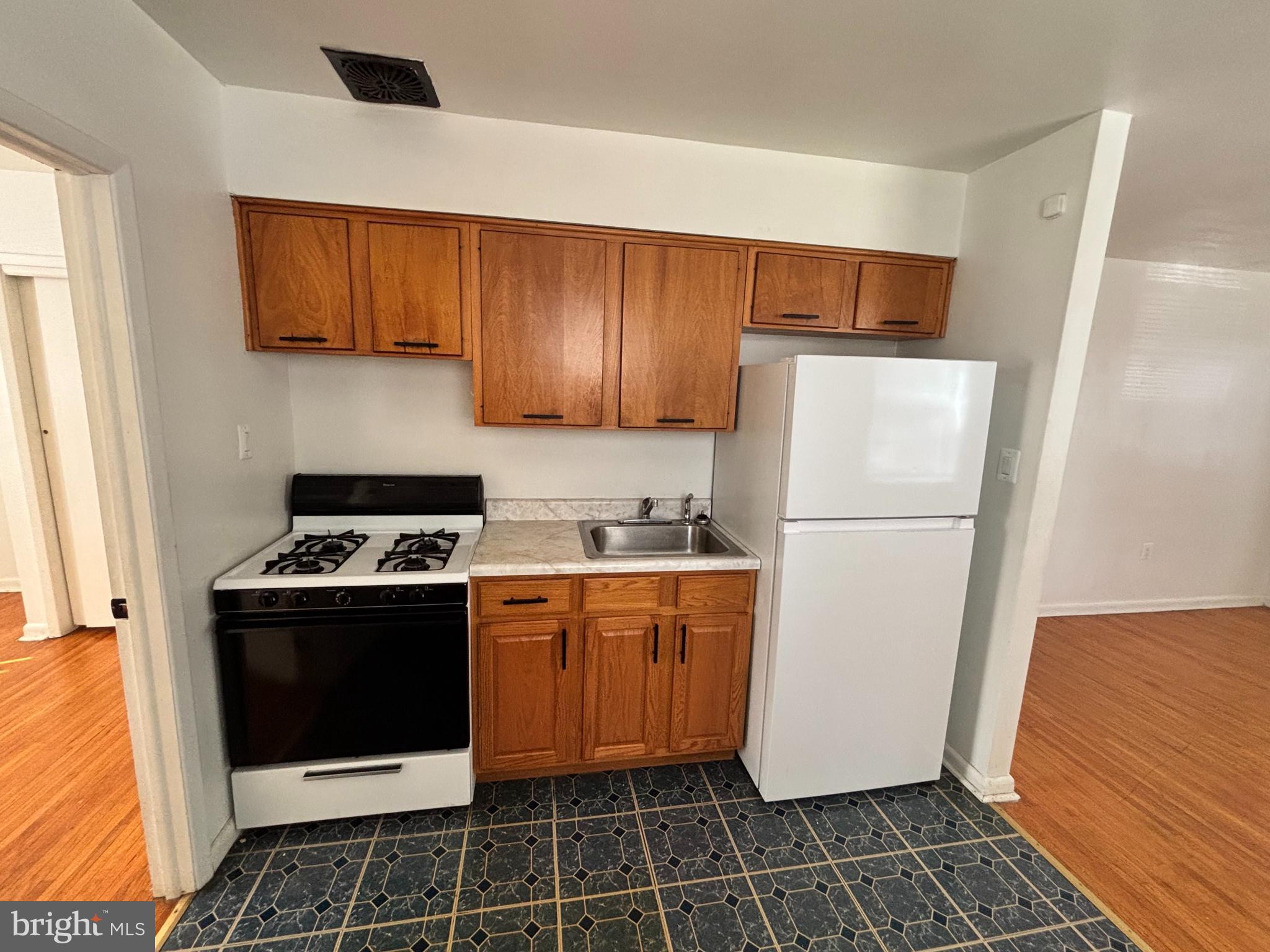 SUMMERDALE - Residential Lease