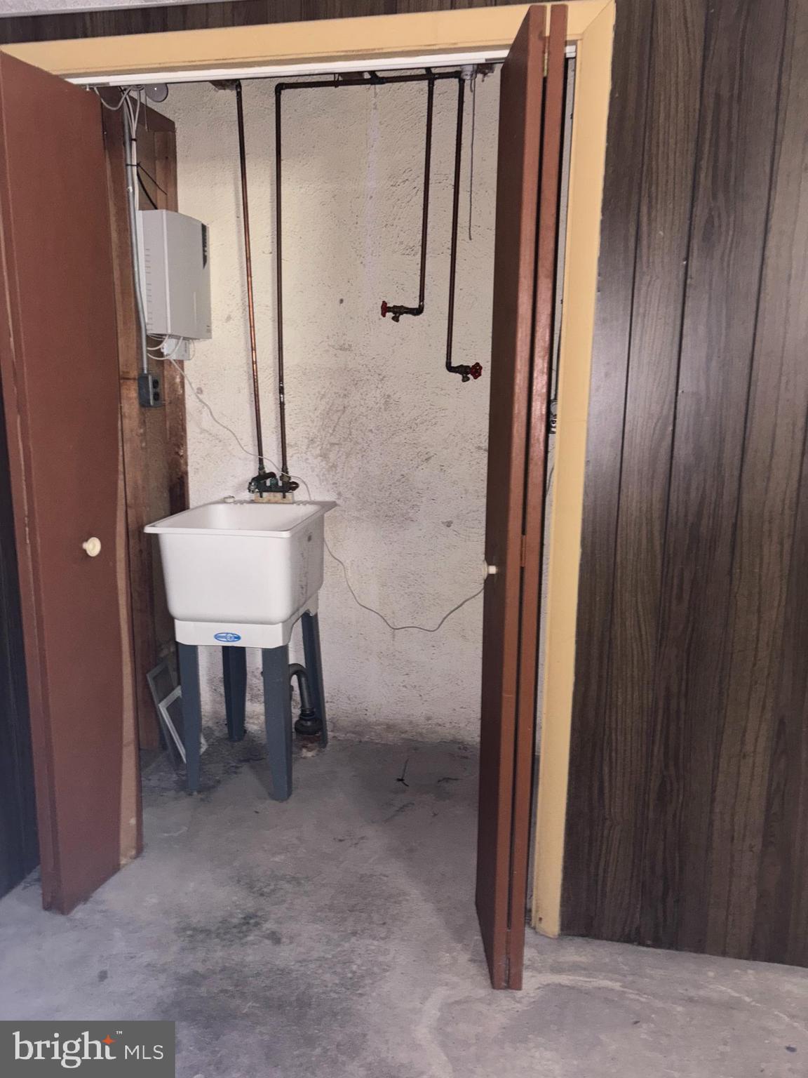 SUMMERDALE - Residential Lease