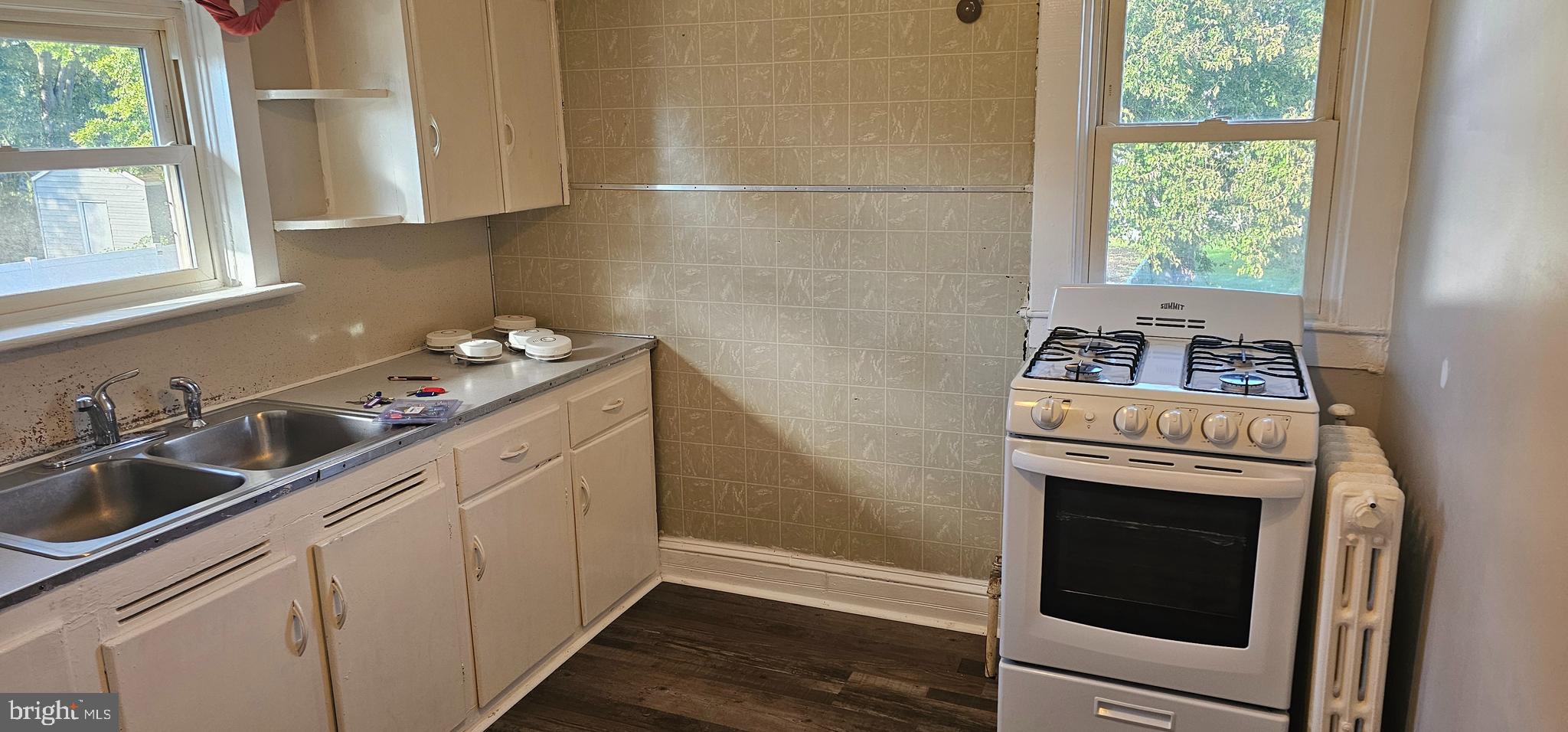 2912 HILLCREST AVENUE