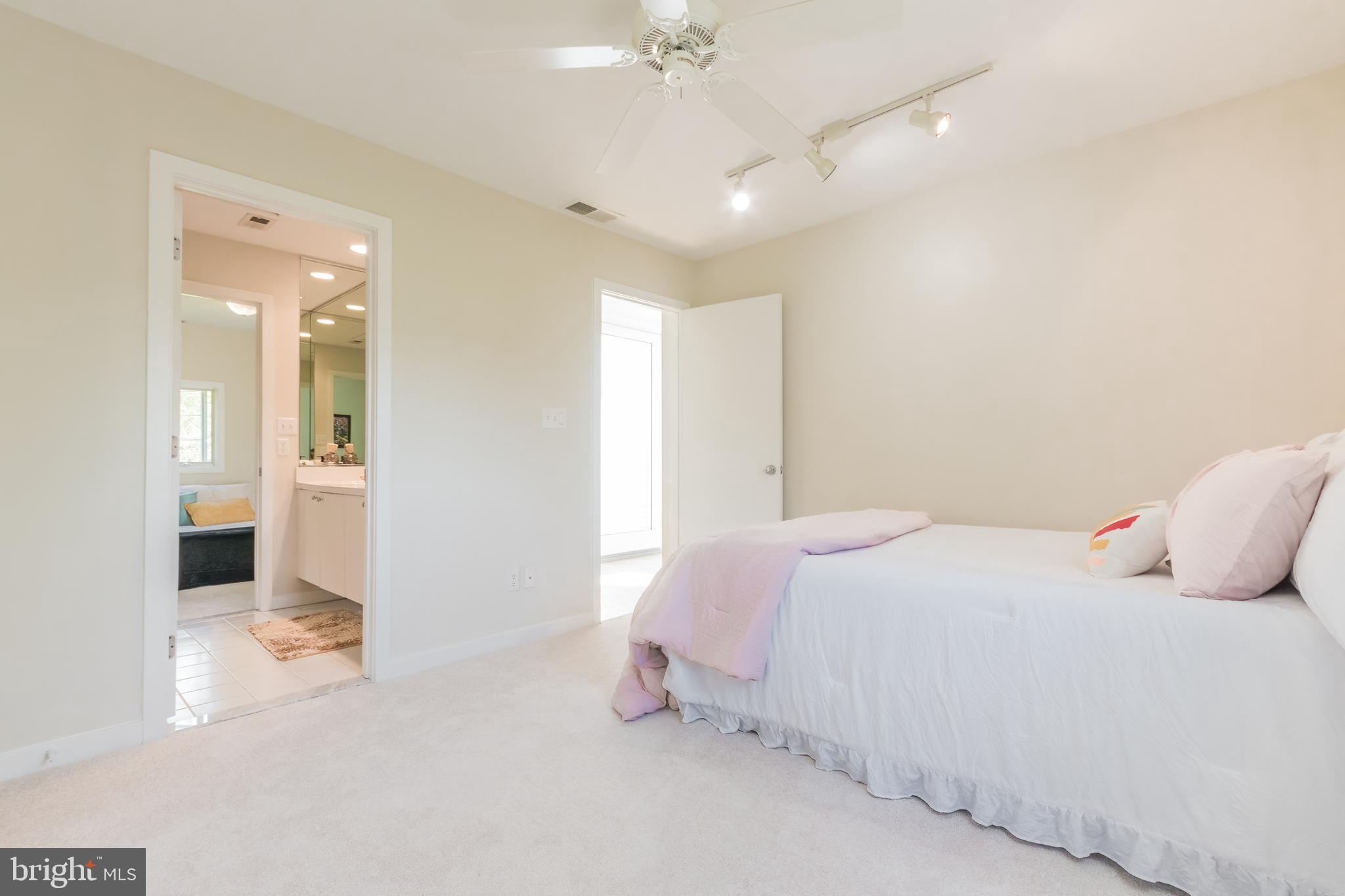 HOWARD FARM - Residential