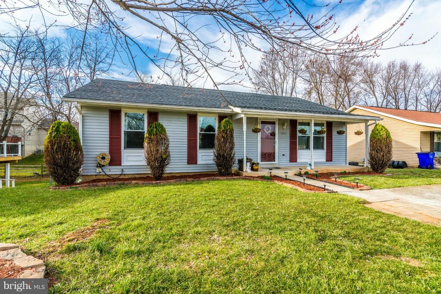 COMPLETELY REDONE RANCHER ON QUIET CUL DE SAC, 2LVLS OF PERFECTION W/WALKOUT BASEMT & FENCED REAR YARD. NEW ROOF, NEW WINDOWS, UPDATED KITCHEN & BATHS  2 GAS STOVE FIRPLACES, PRIDE OF OWNERSHIP SHOWS HERE..LICENSED DAY CARE HOME ...