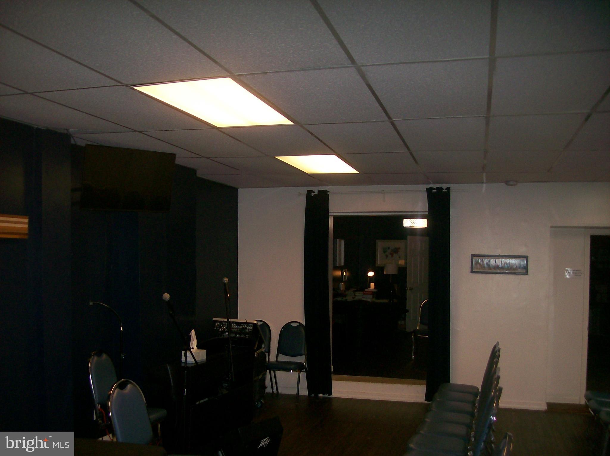 FRANKFORD - Commercial Sale