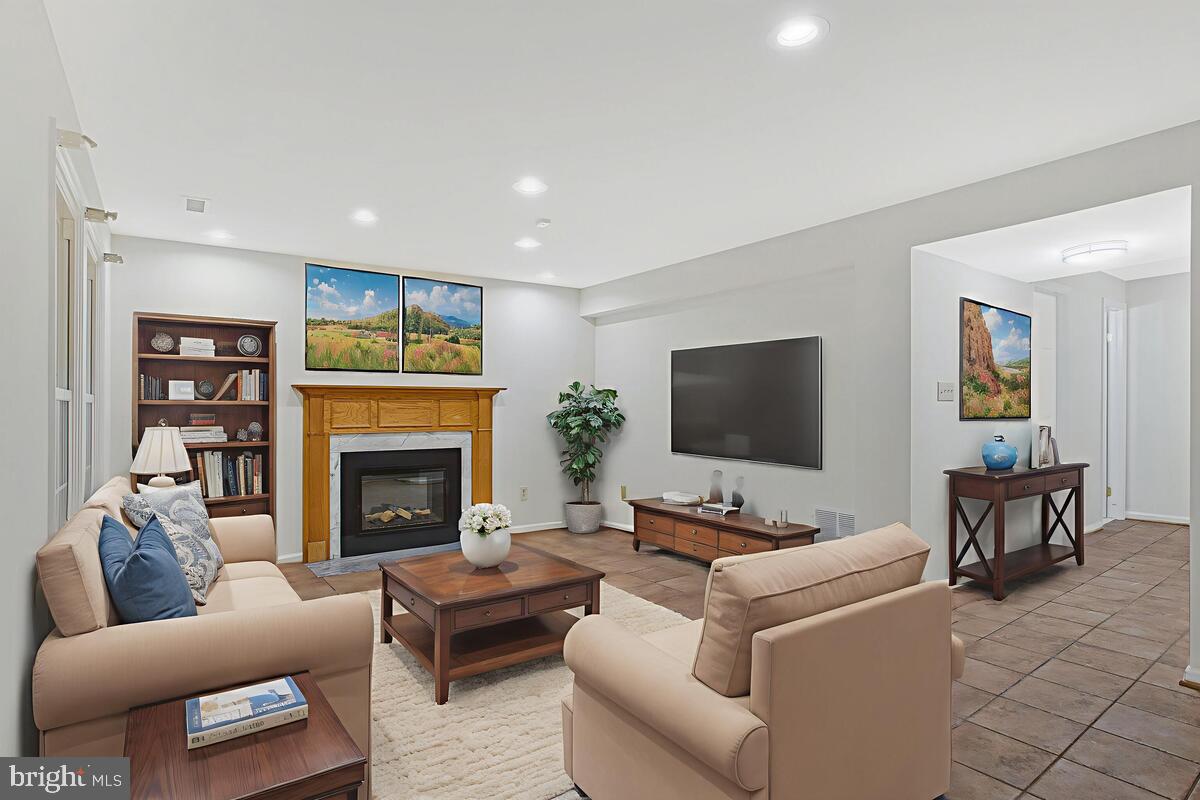 SEVEN OAKS - Residential