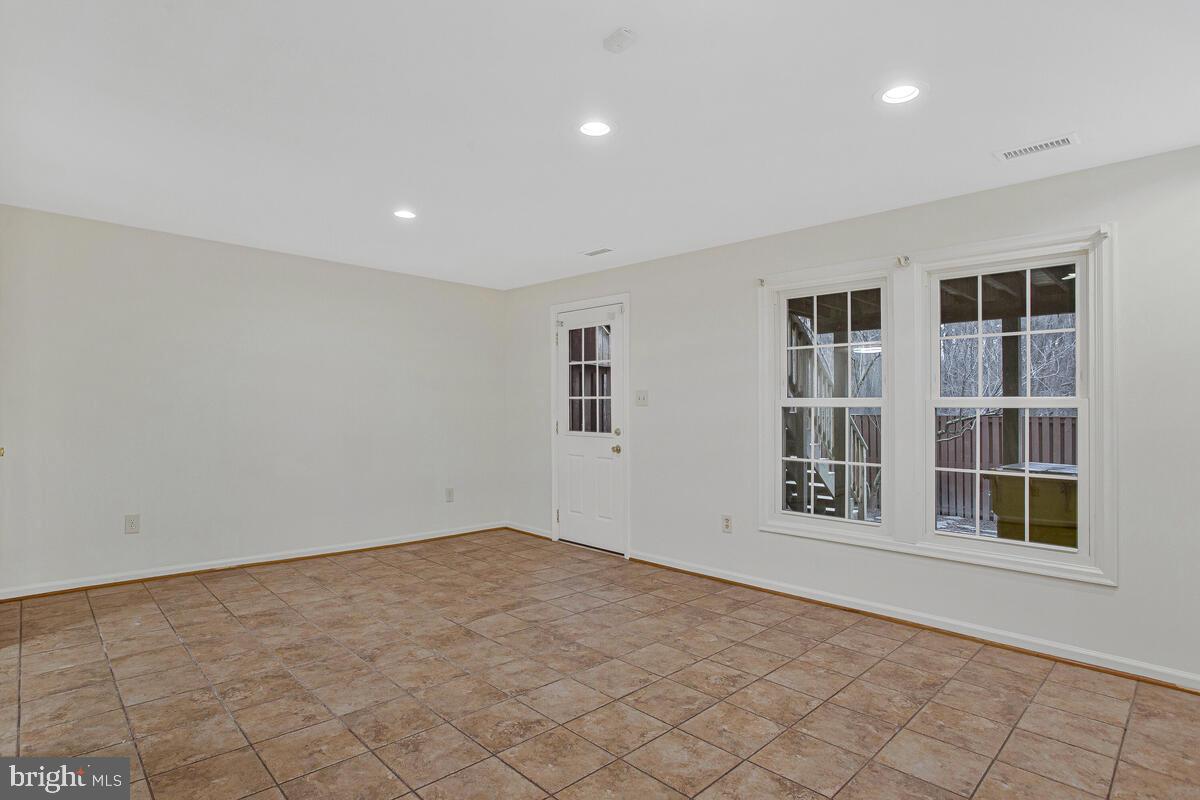 SEVEN OAKS - Residential