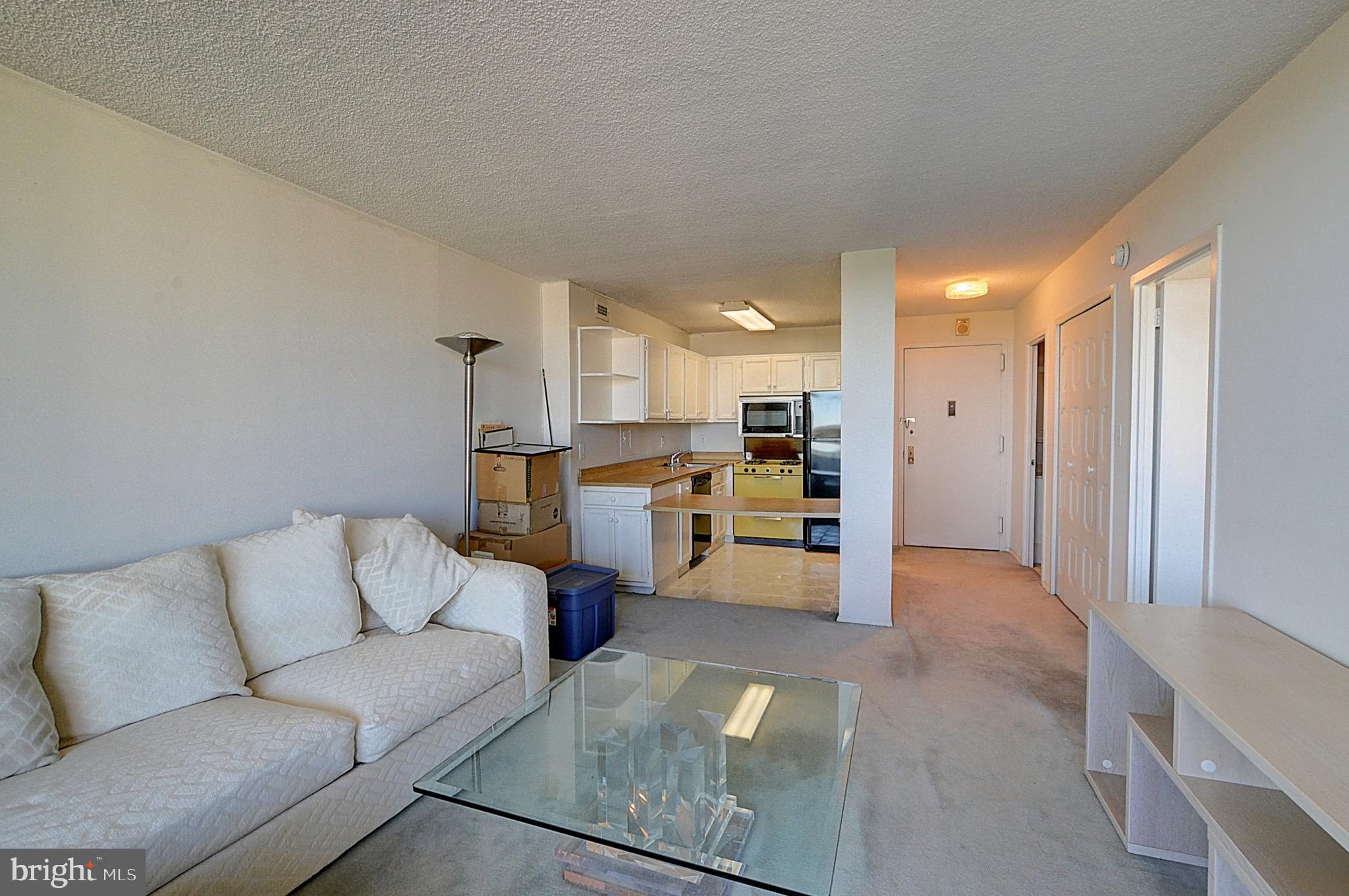 PROMENADE TOWERS - Residential