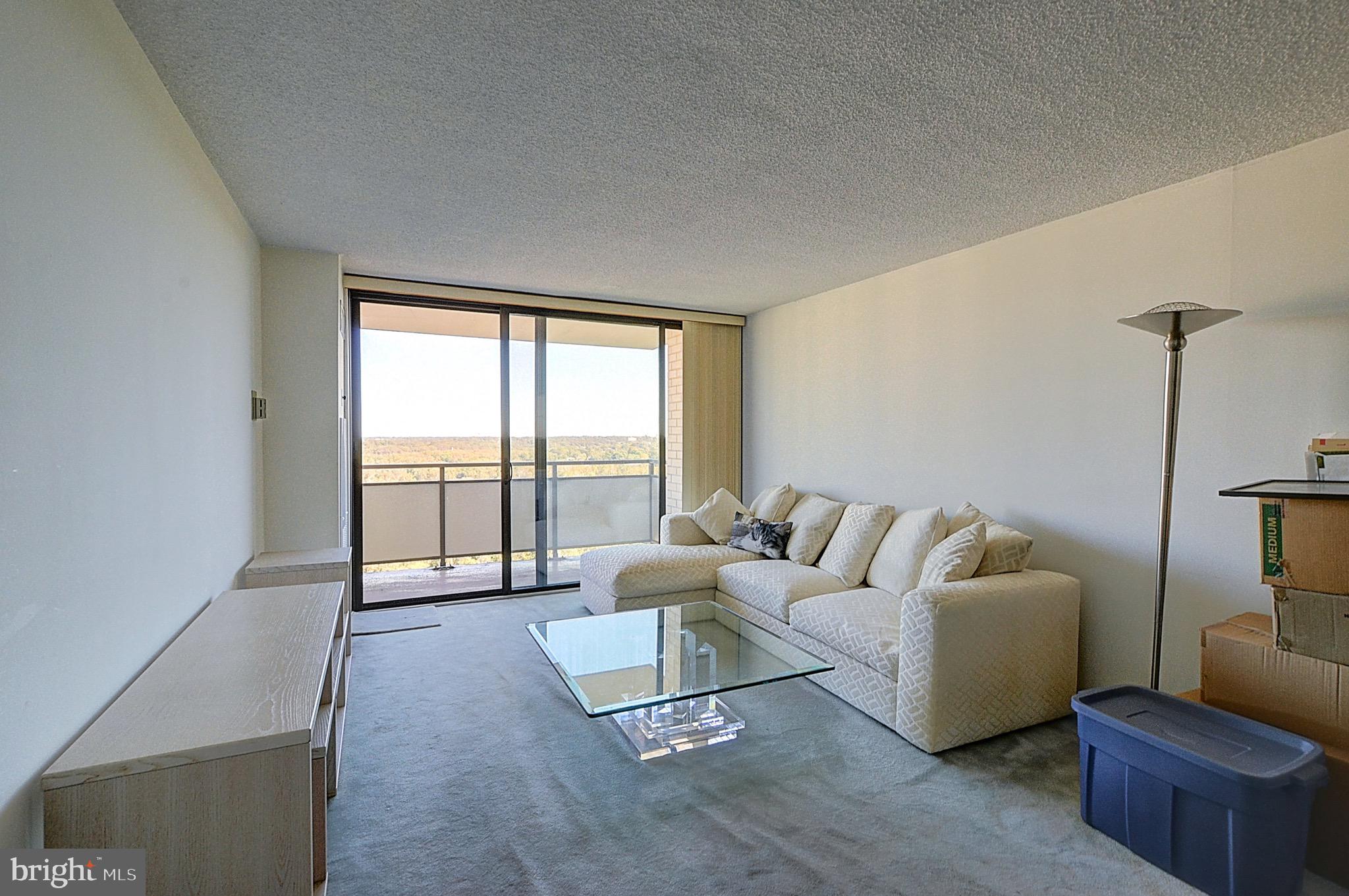 PROMENADE TOWERS - Residential