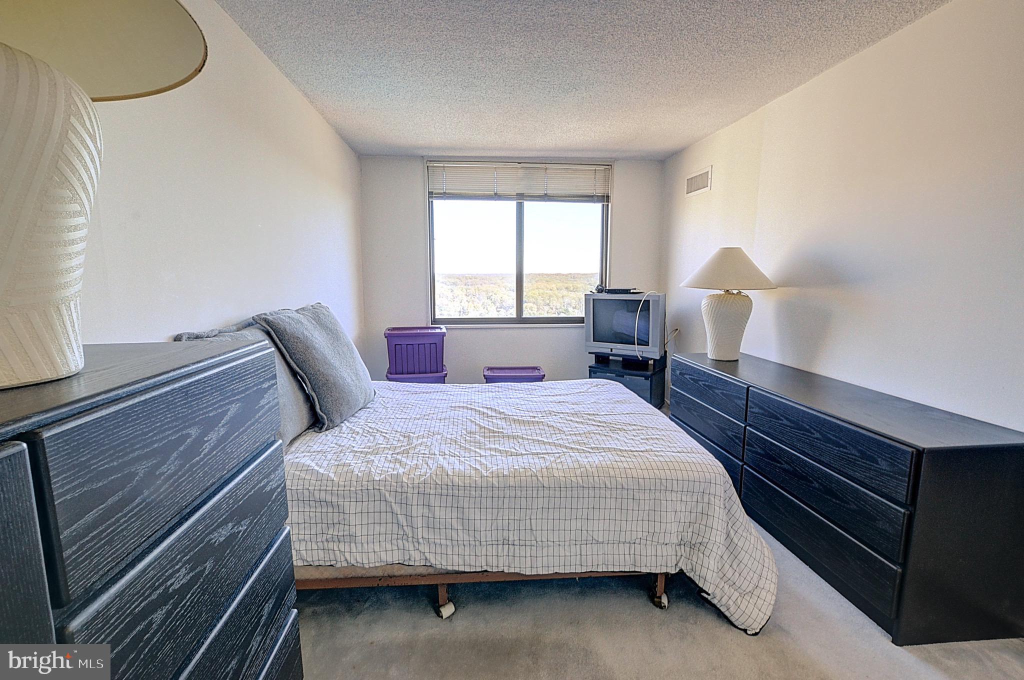 PROMENADE TOWERS - Residential