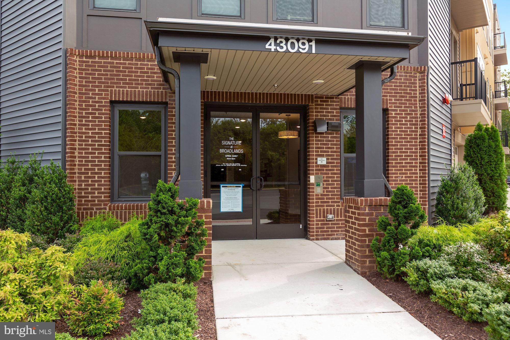 SIGNATURE AT BROADLANDS - Residential