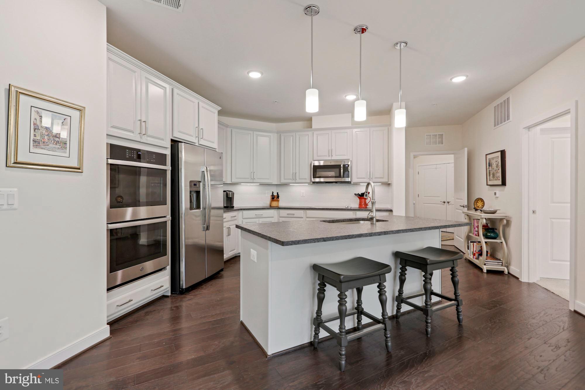 SIGNATURE AT BROADLANDS - Residential