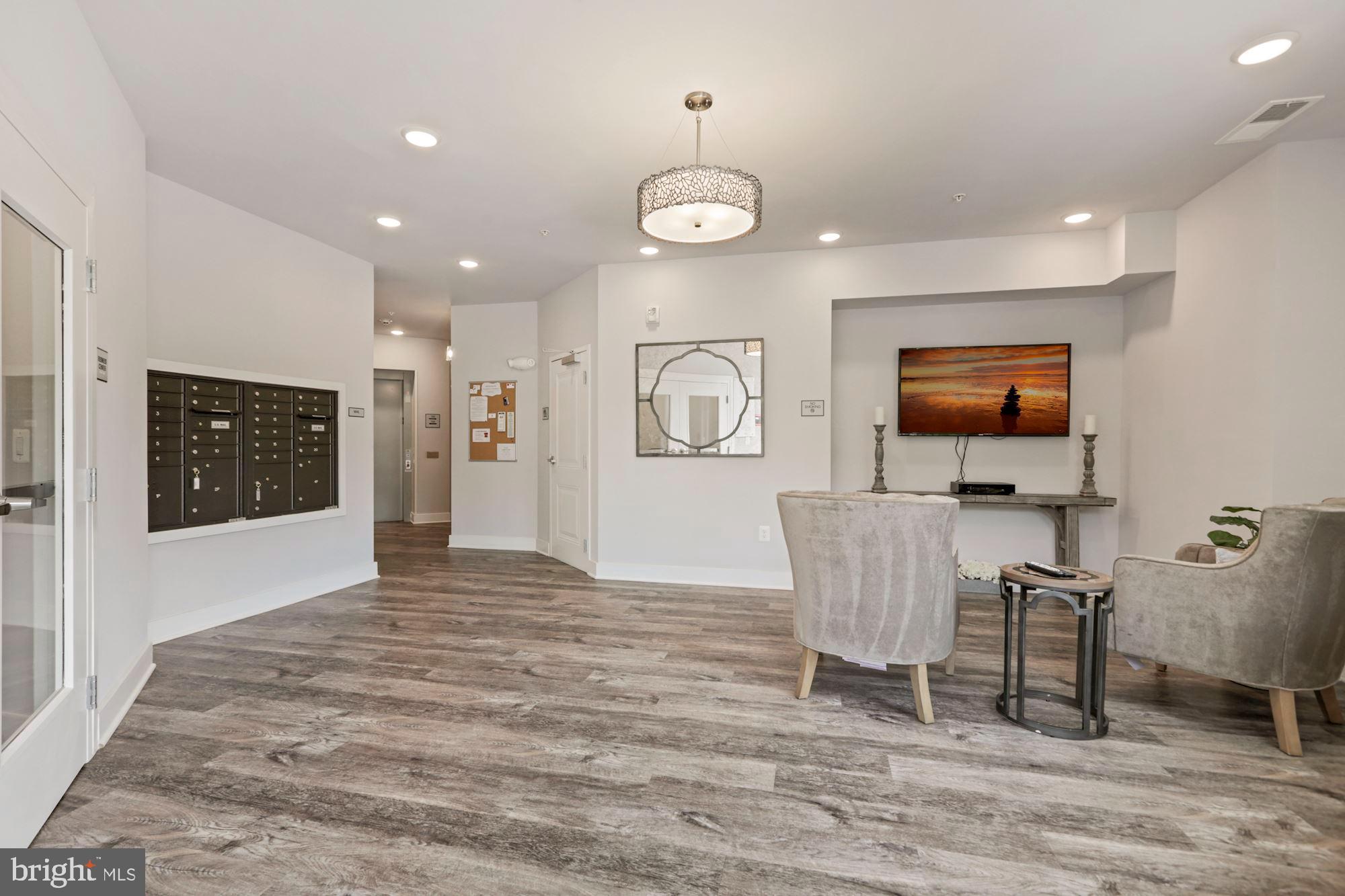 SIGNATURE AT BROADLANDS - Residential