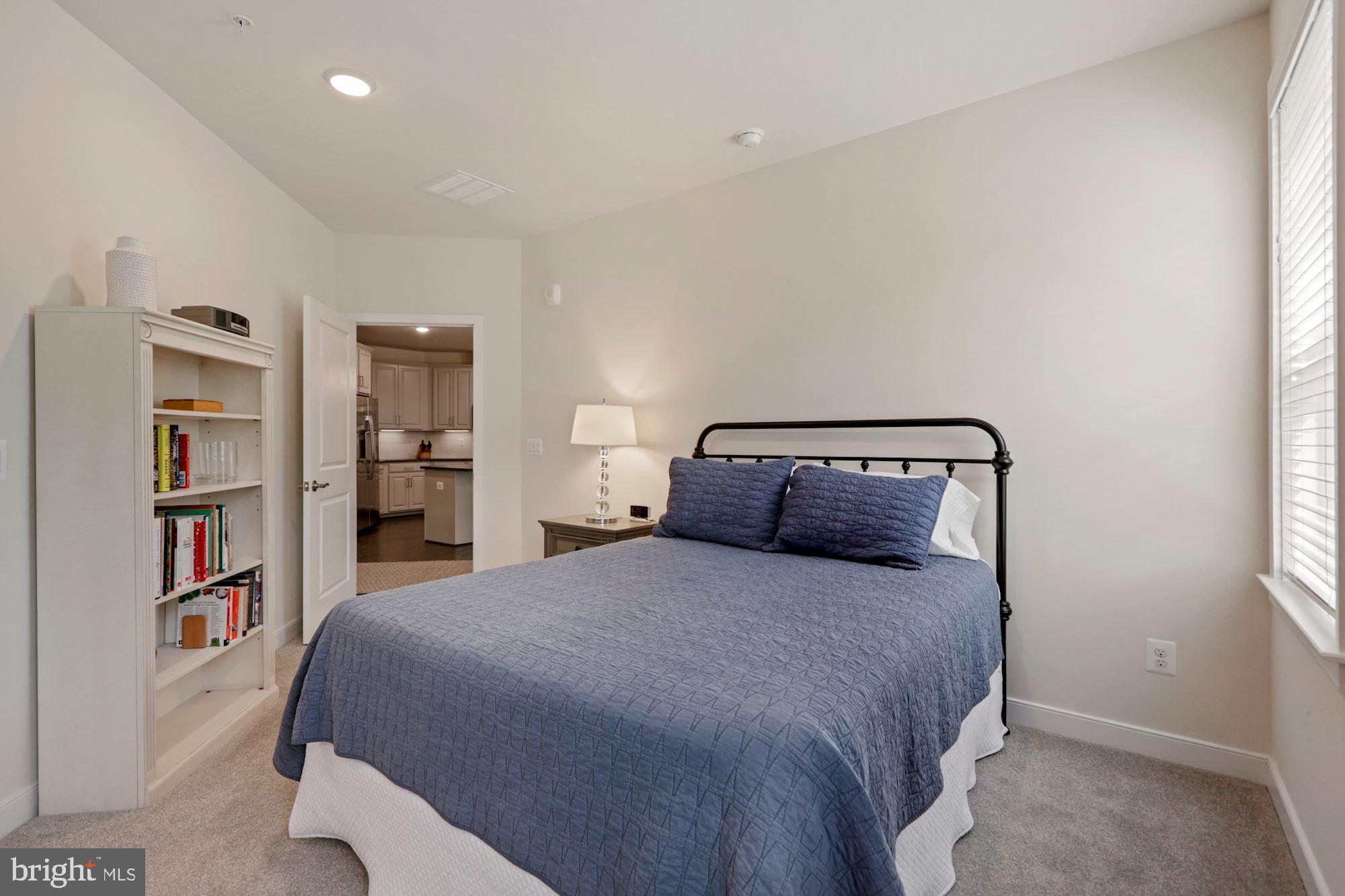 SIGNATURE AT BROADLANDS - Residential