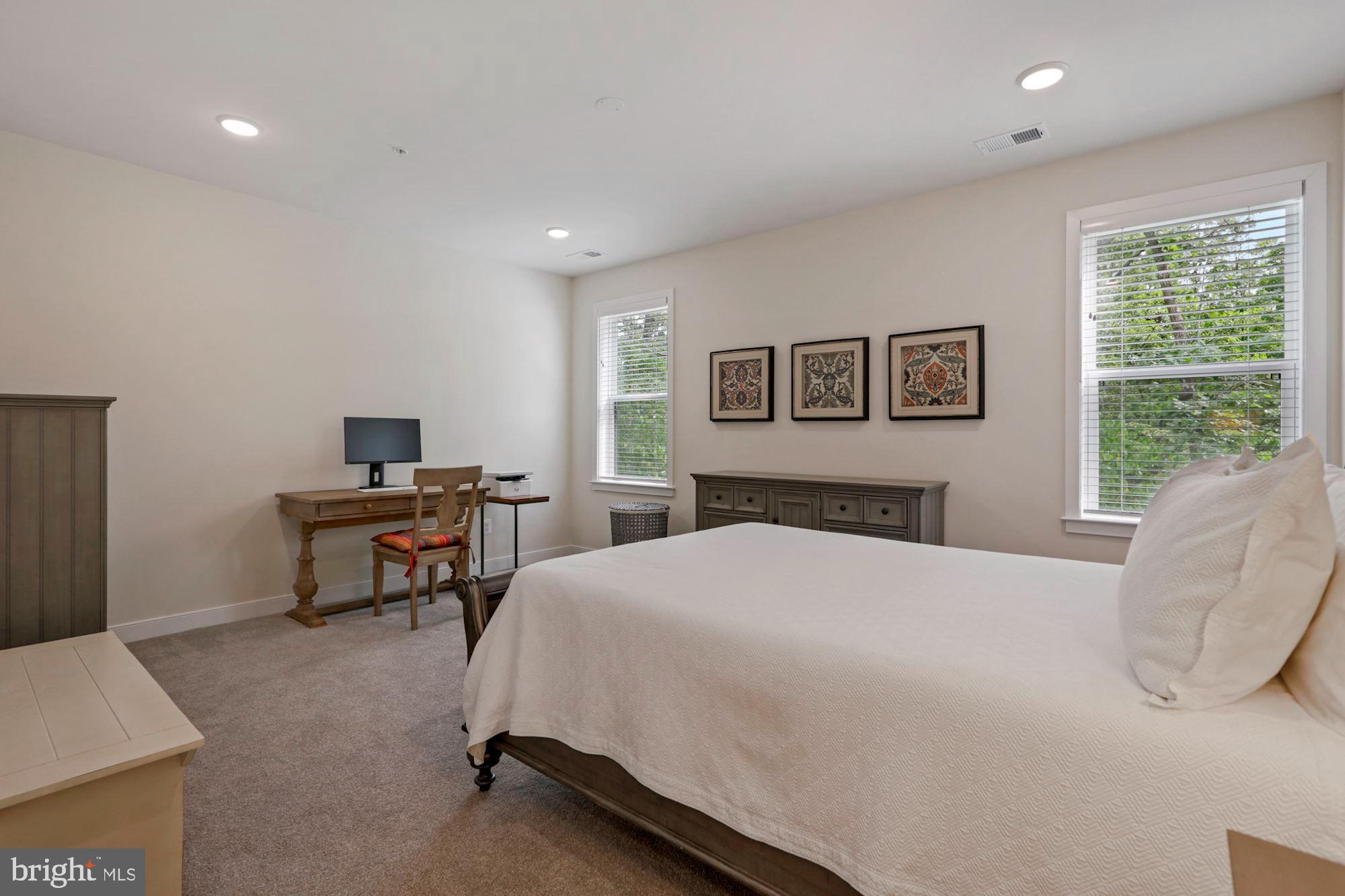 SIGNATURE AT BROADLANDS - Residential