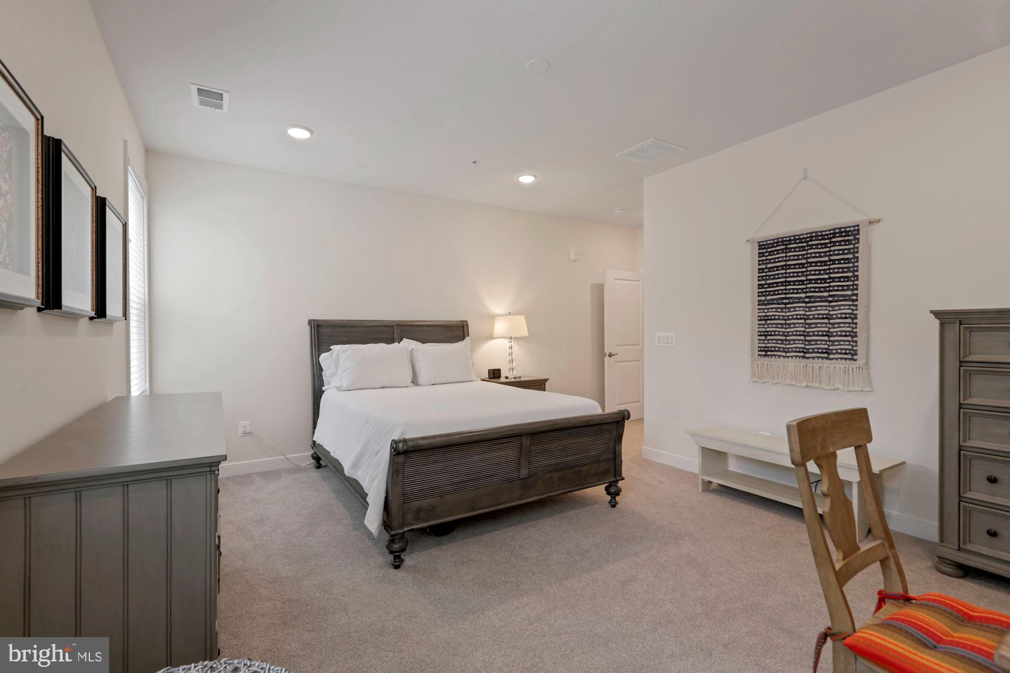 SIGNATURE AT BROADLANDS - Residential