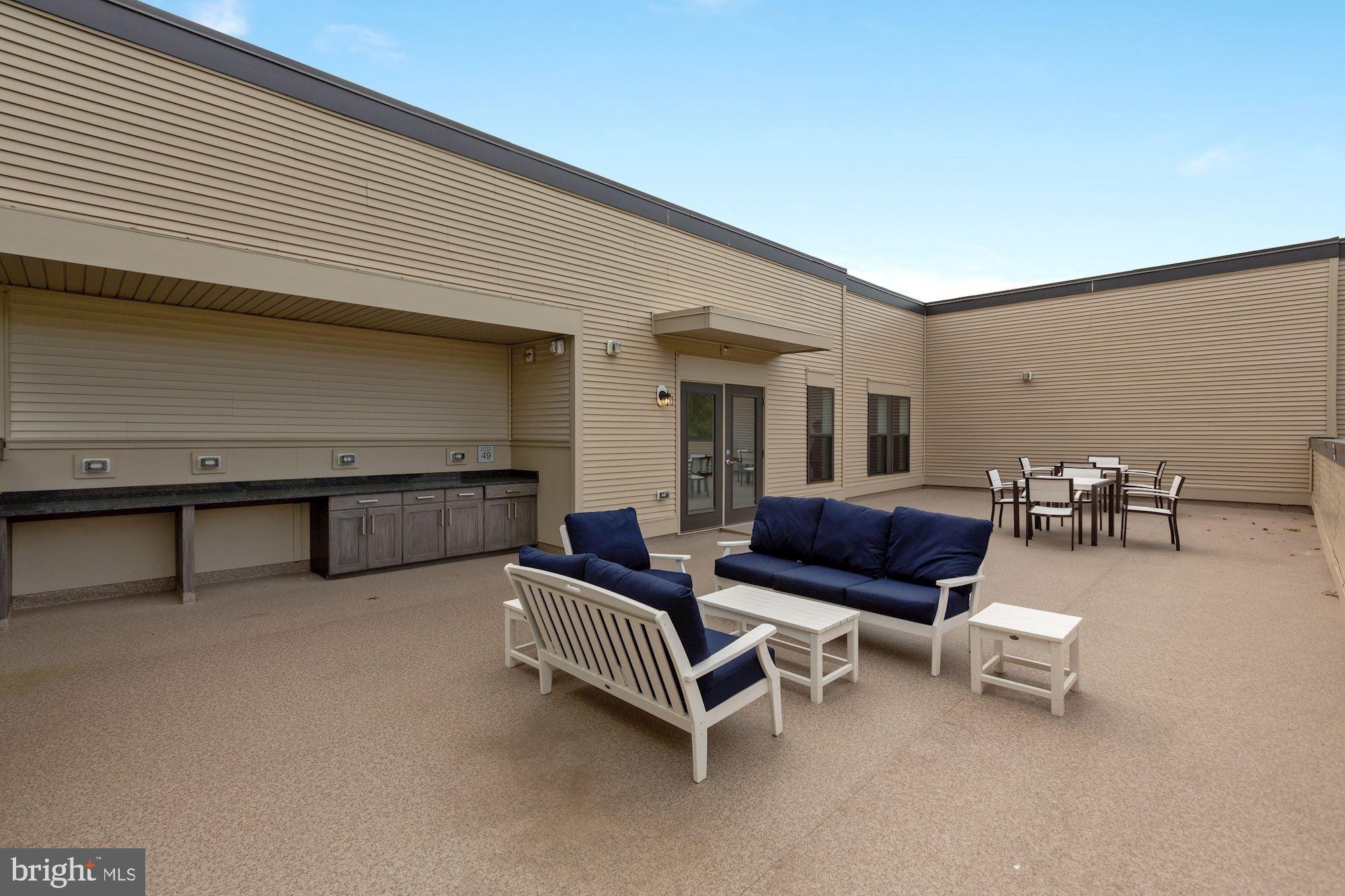 SIGNATURE AT BROADLANDS - Residential