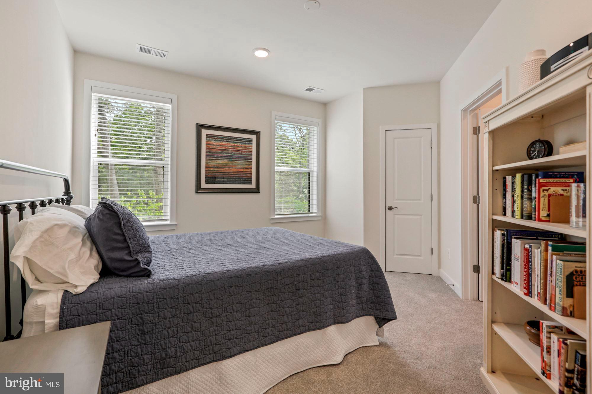 SIGNATURE AT BROADLANDS - Residential