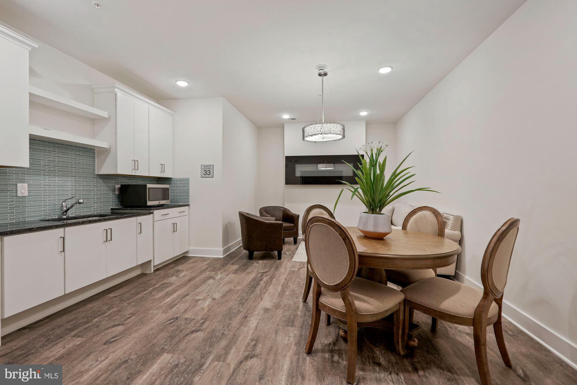 SIGNATURE AT BROADLANDS - Residential