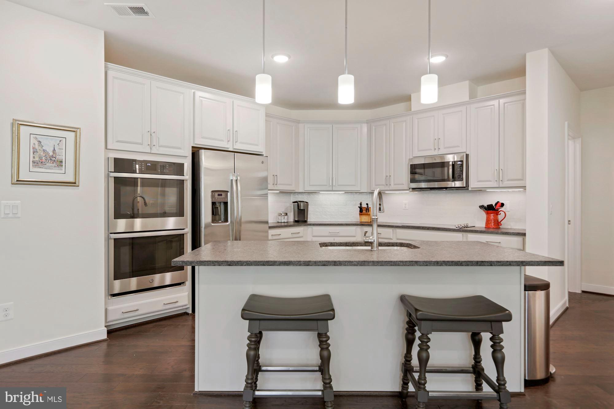 SIGNATURE AT BROADLANDS - Residential