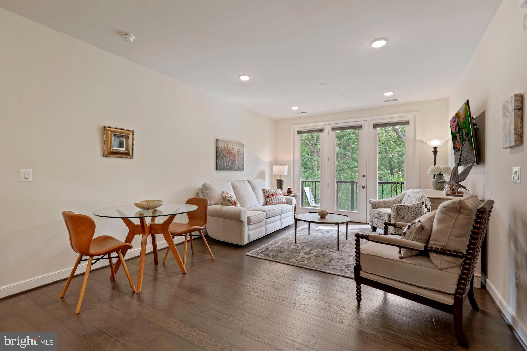 SIGNATURE AT BROADLANDS - Residential