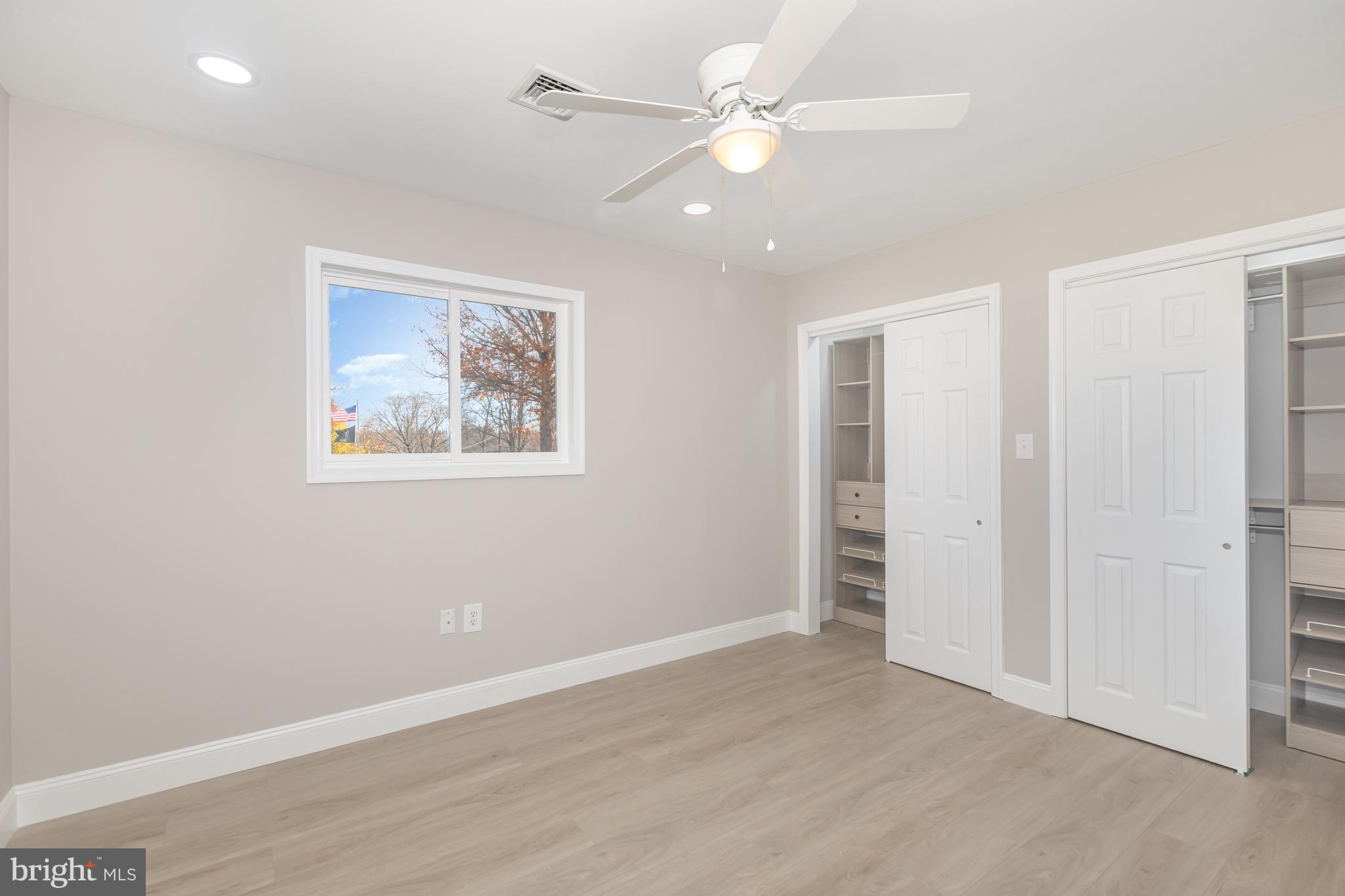 GLENDA CREST - Residential