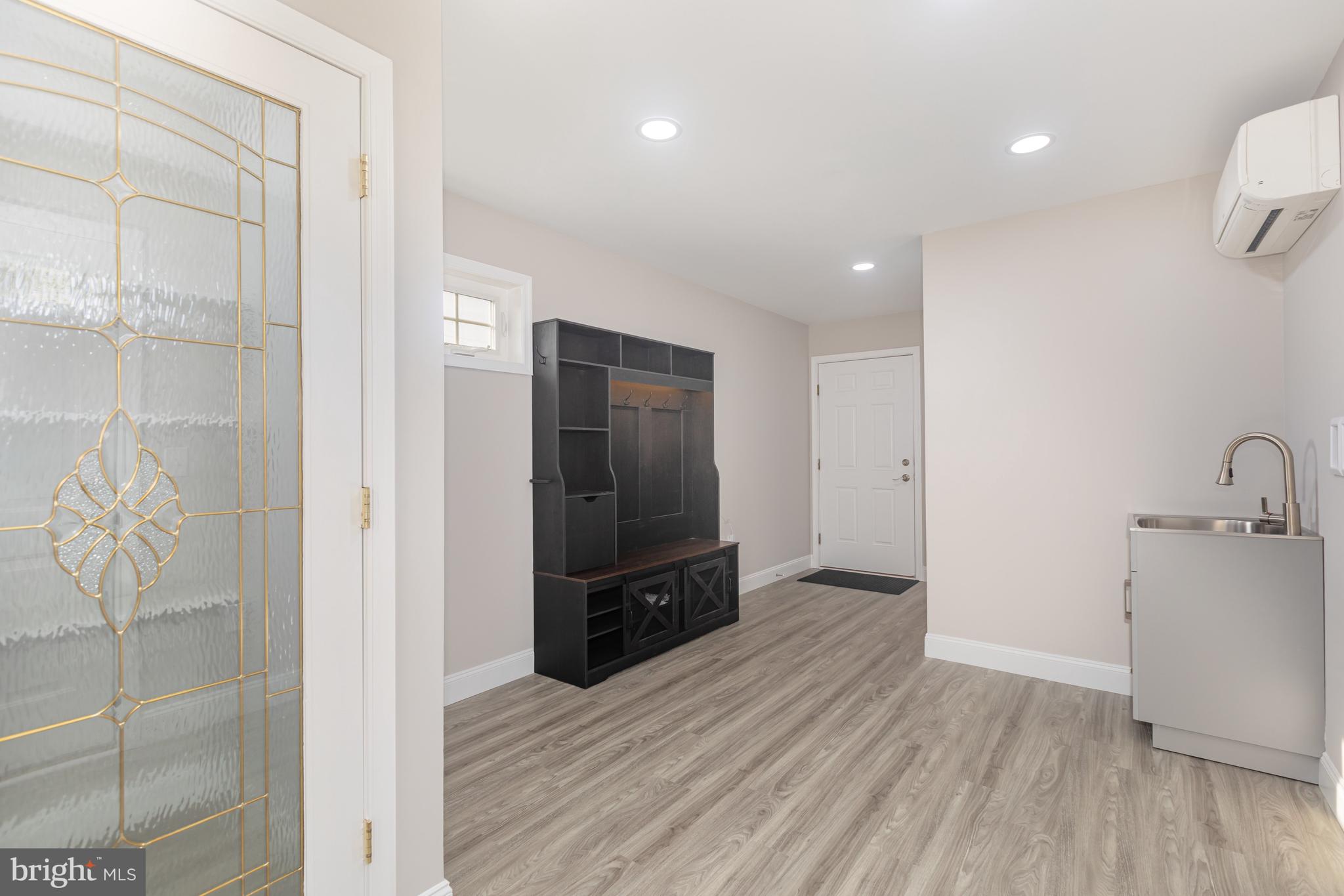 GLENDA CREST - Residential