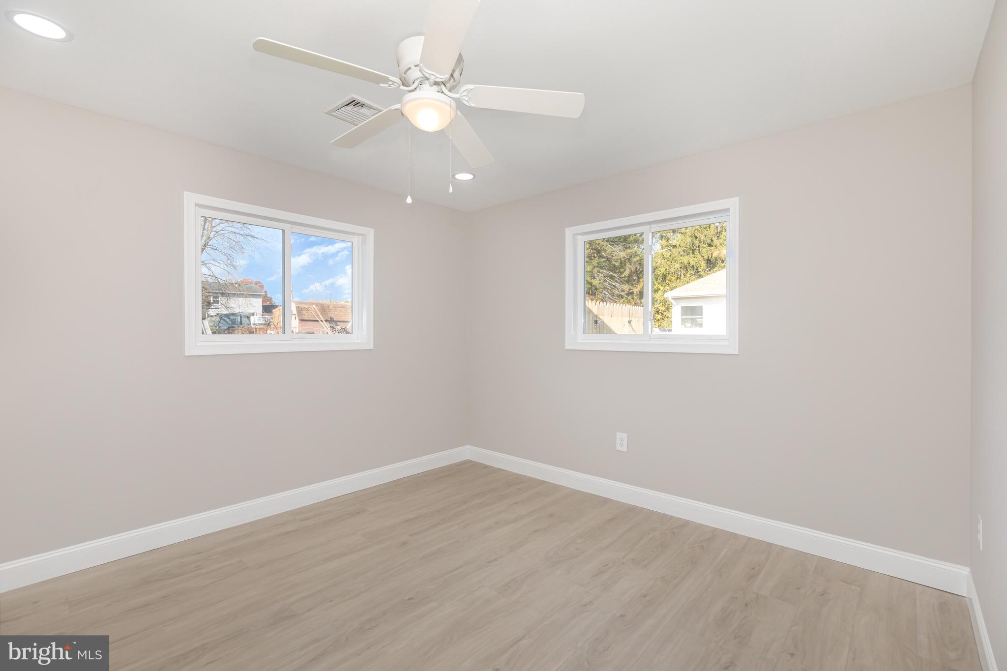 GLENDA CREST - Residential