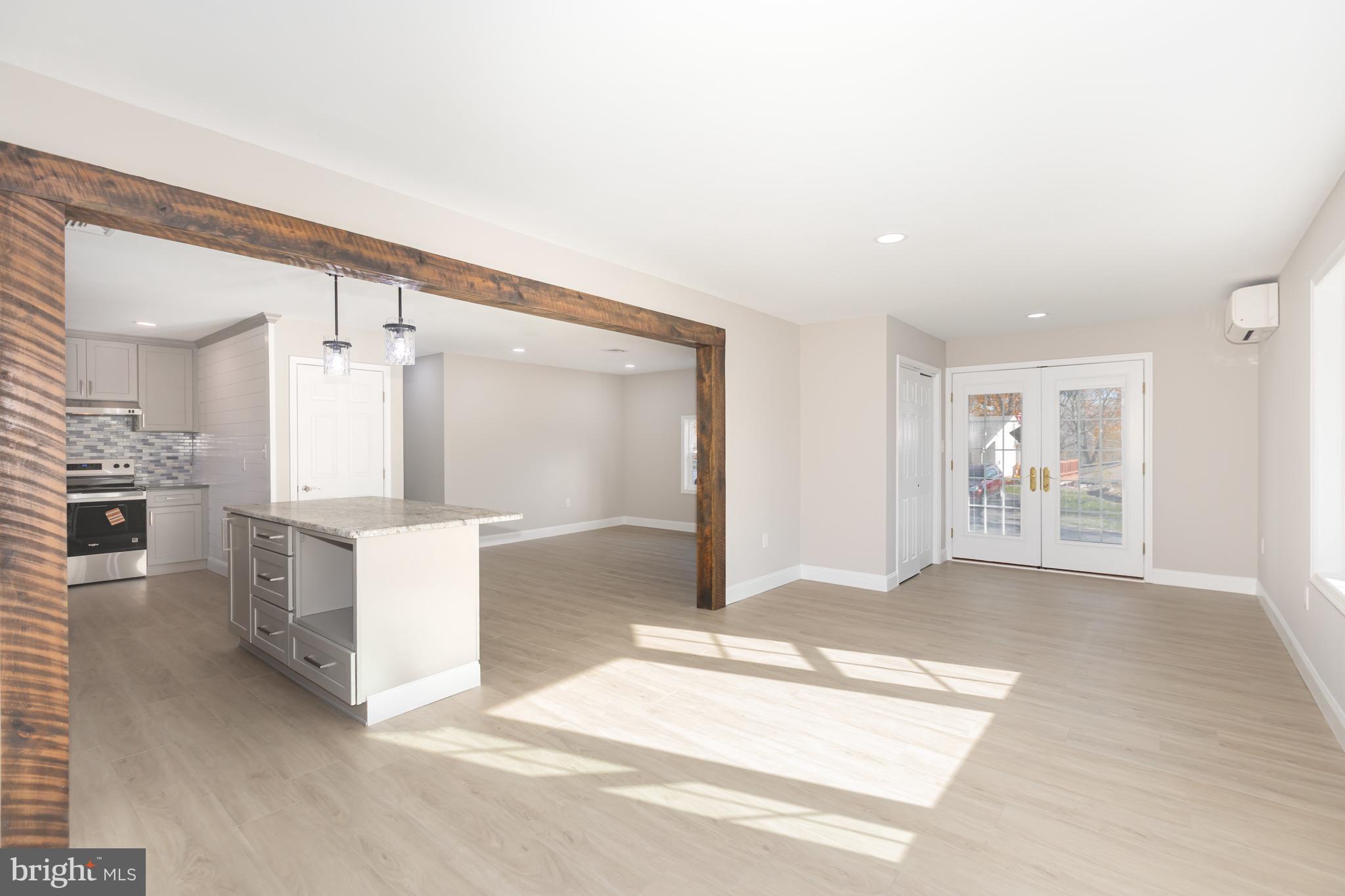 GLENDA CREST - Residential