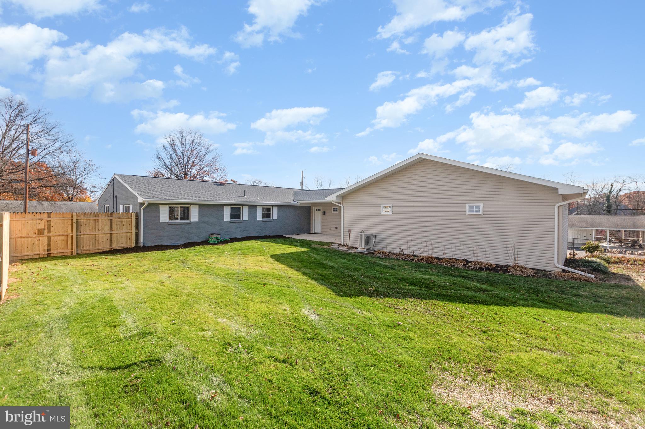 GLENDA CREST - Residential