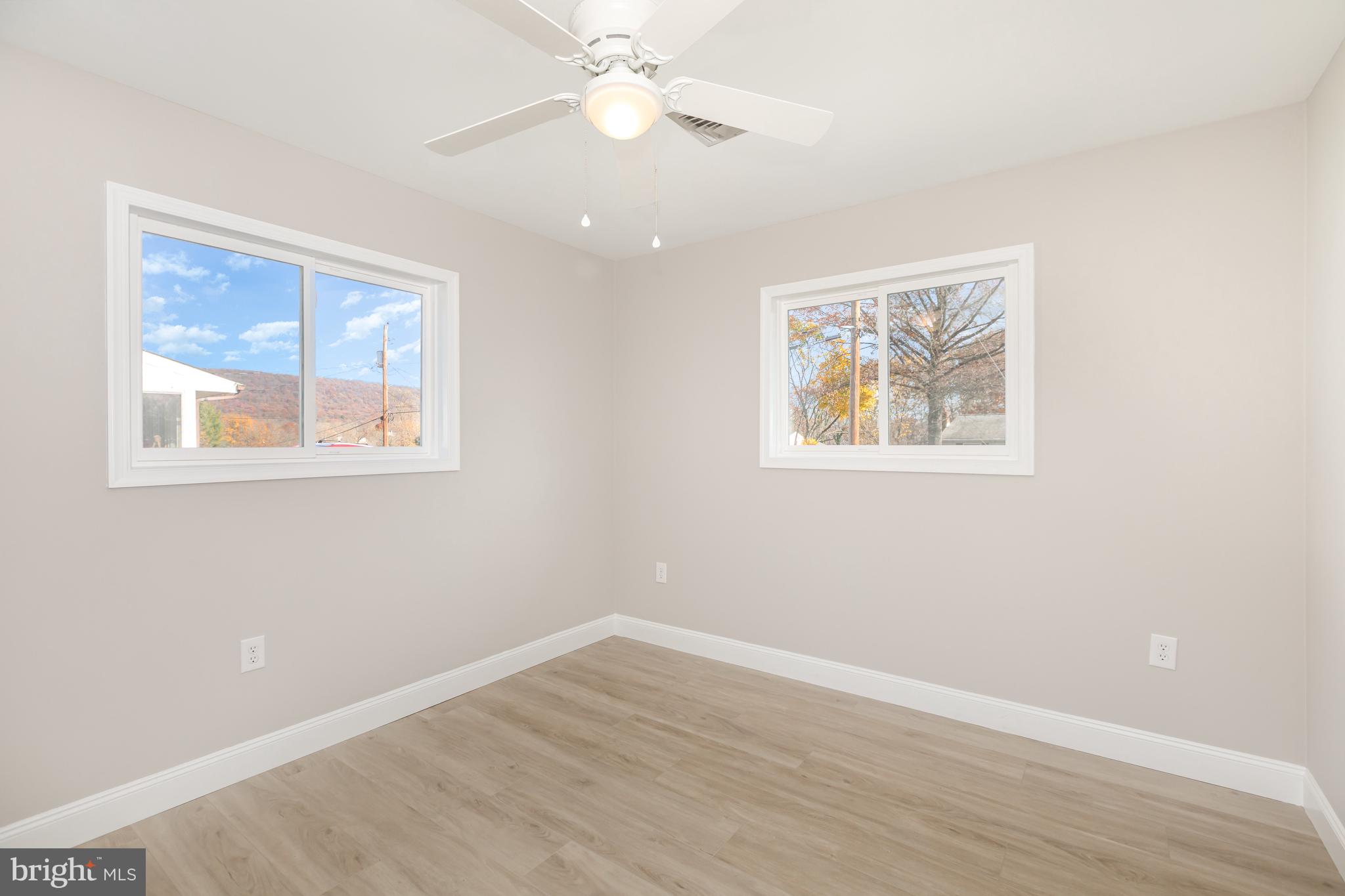 GLENDA CREST - Residential