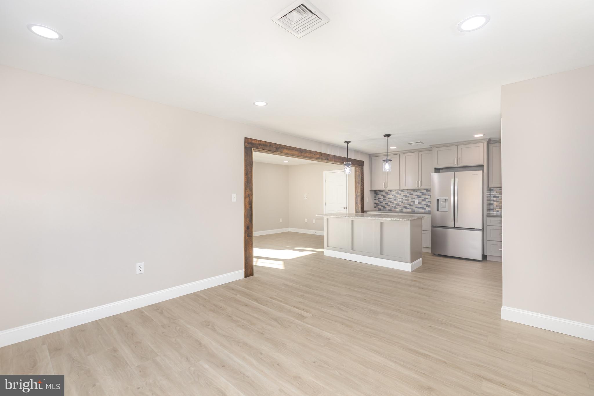 GLENDA CREST - Residential