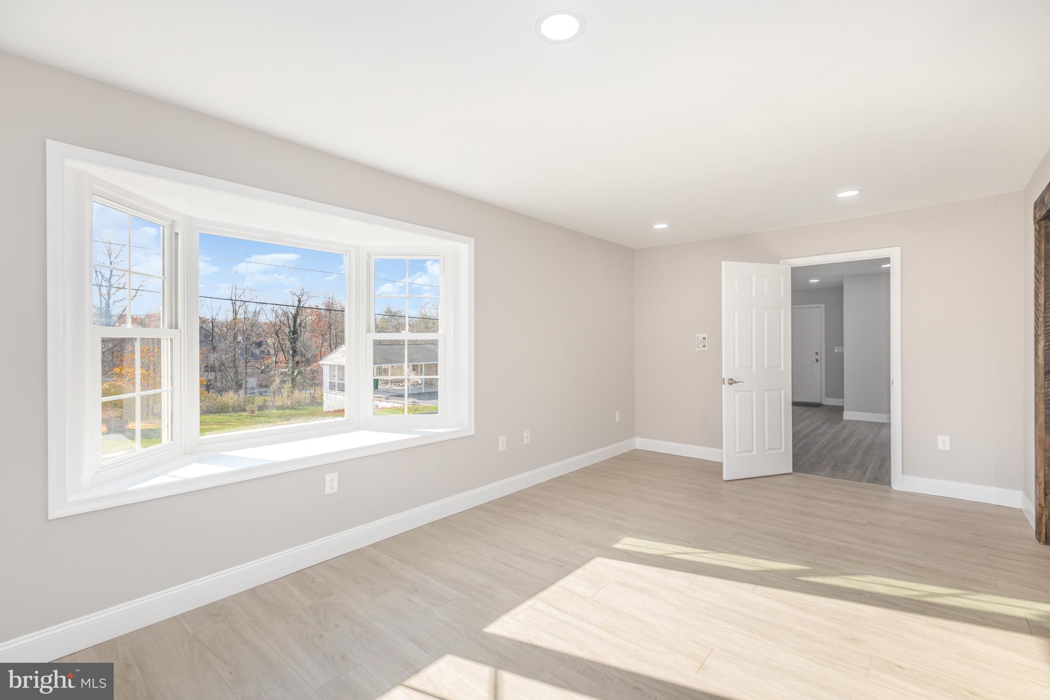 GLENDA CREST - Residential