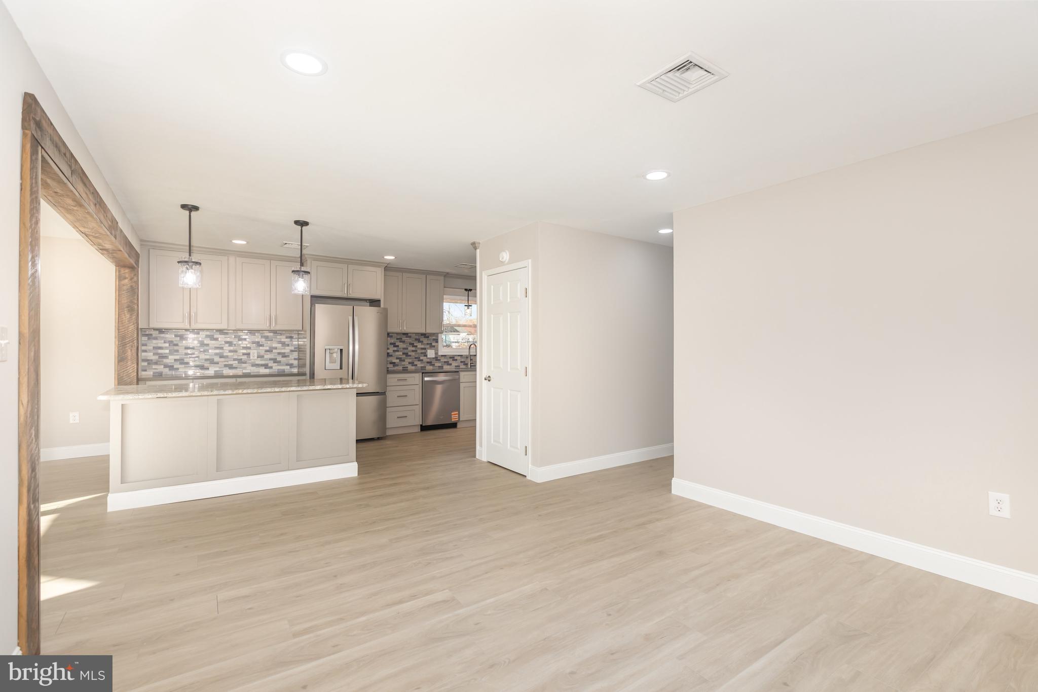 GLENDA CREST - Residential