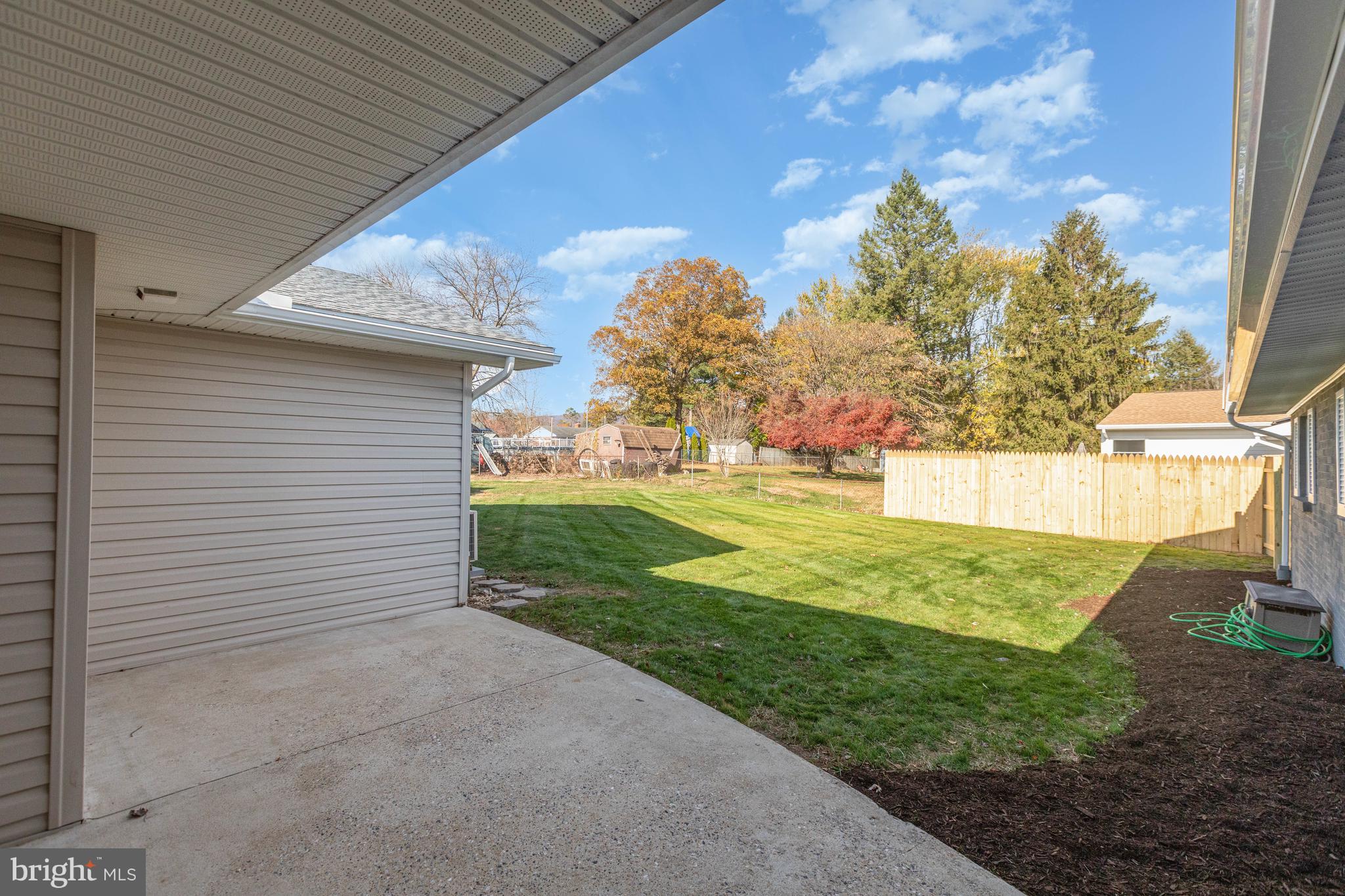 GLENDA CREST - Residential