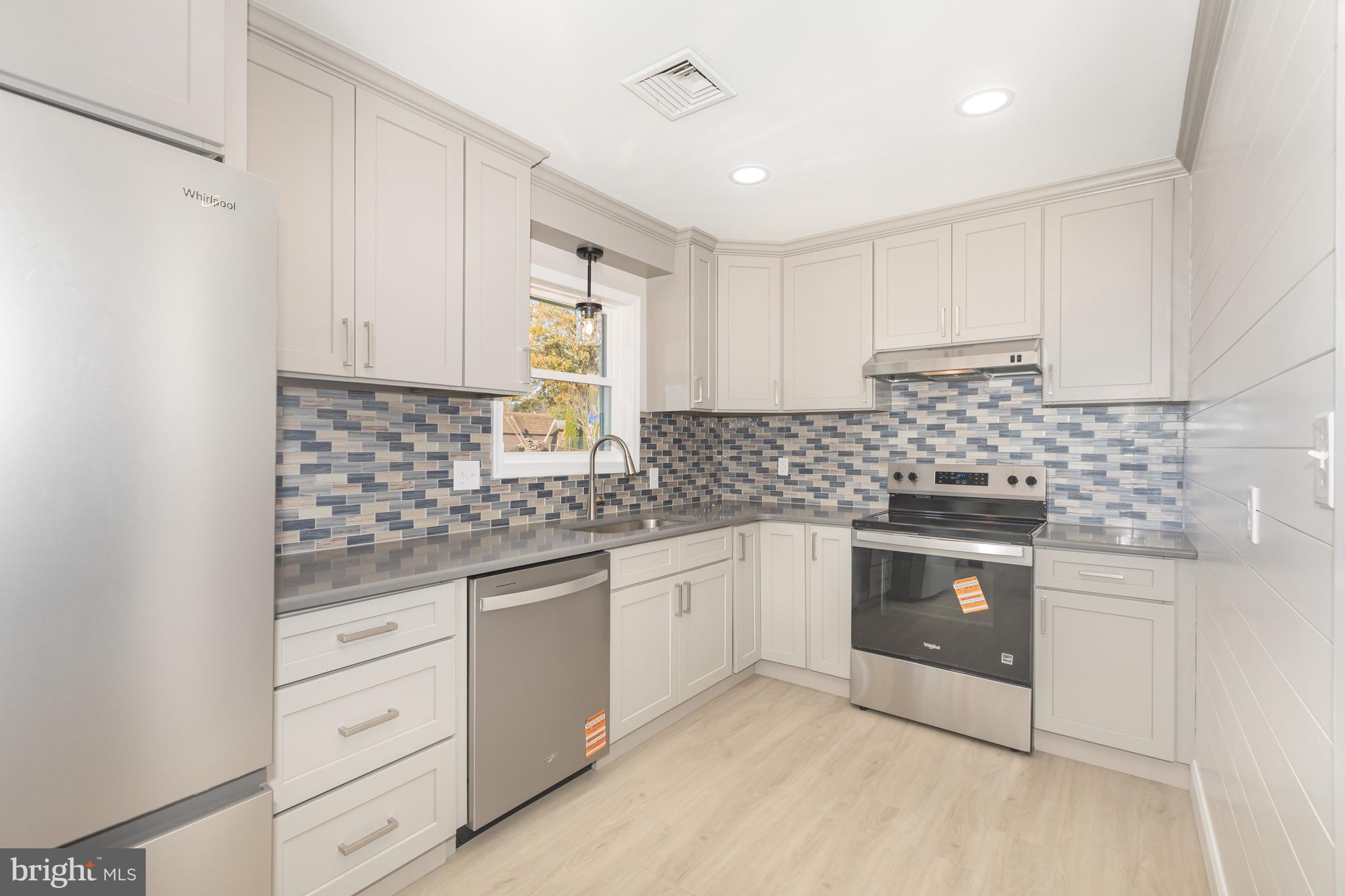 GLENDA CREST - Residential