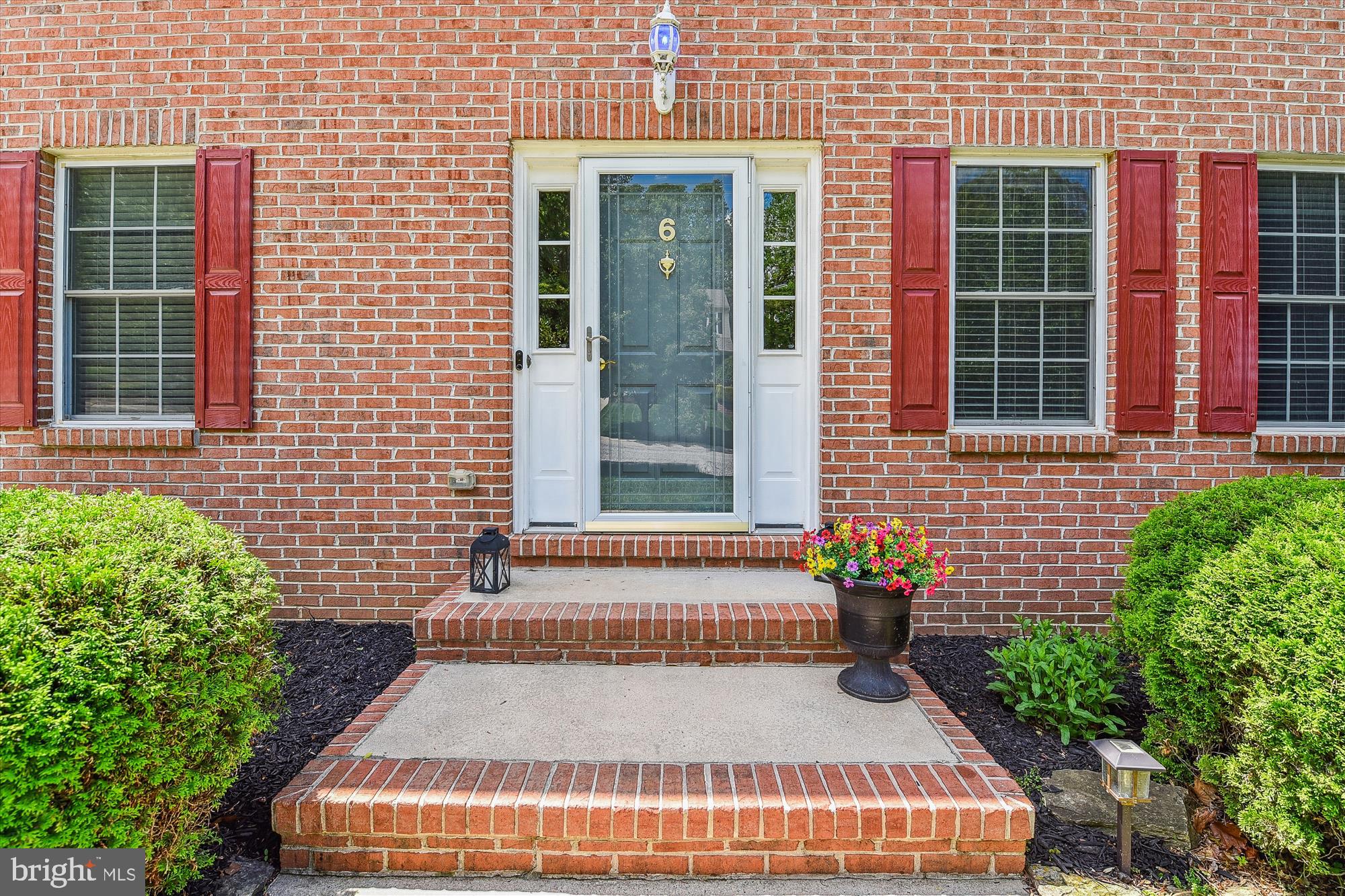 6 E BROOK HILL COURT