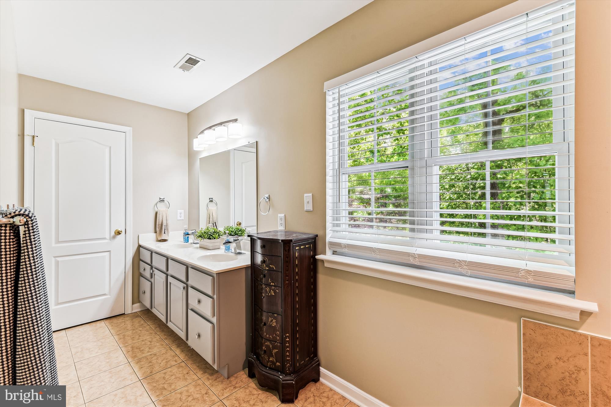 BROOK HILL MANOR - Residential