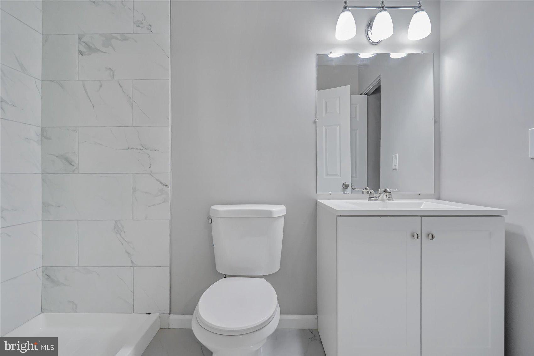 SEVEN COURTS - Residential