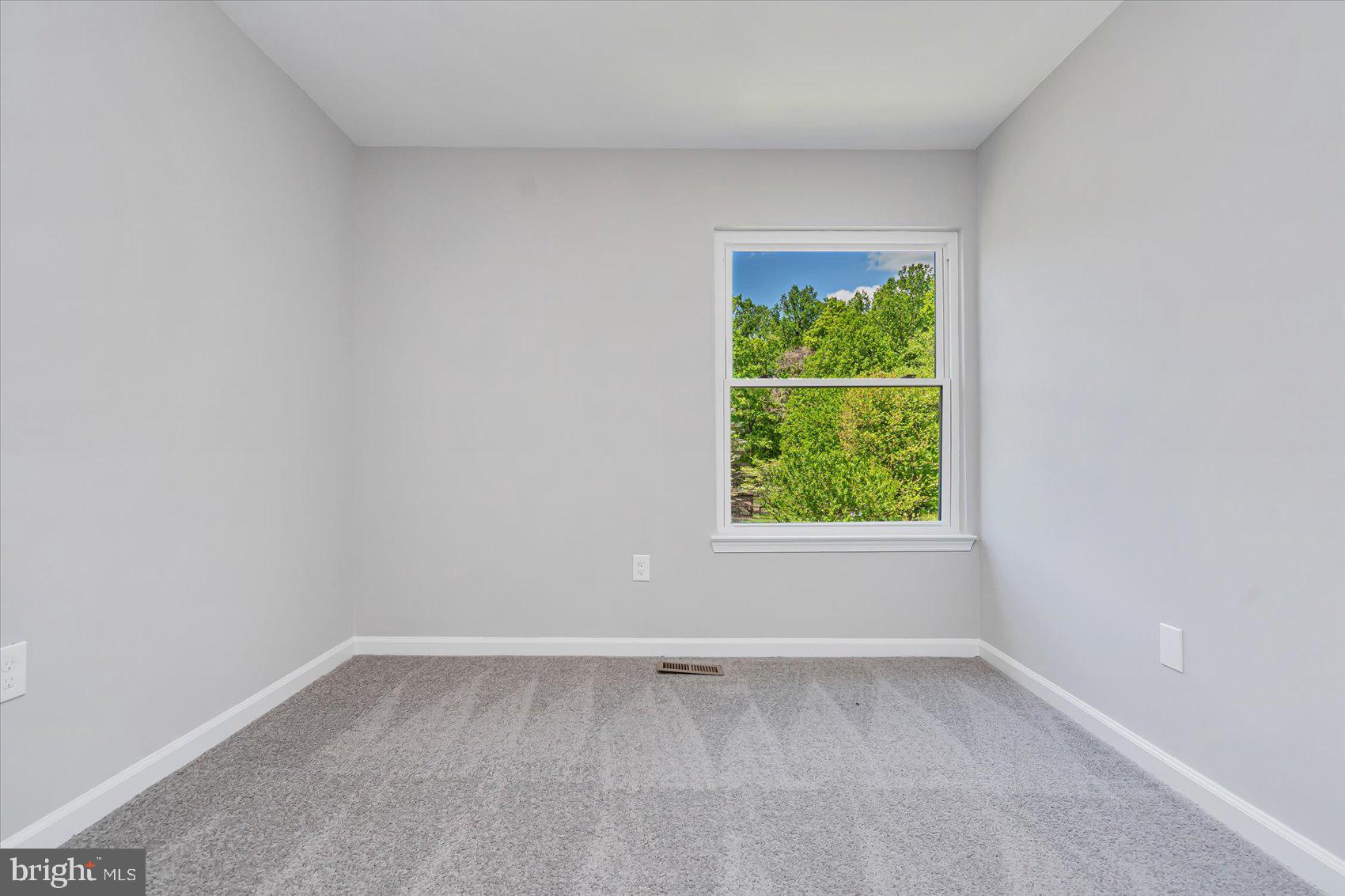 SEVEN COURTS - Residential