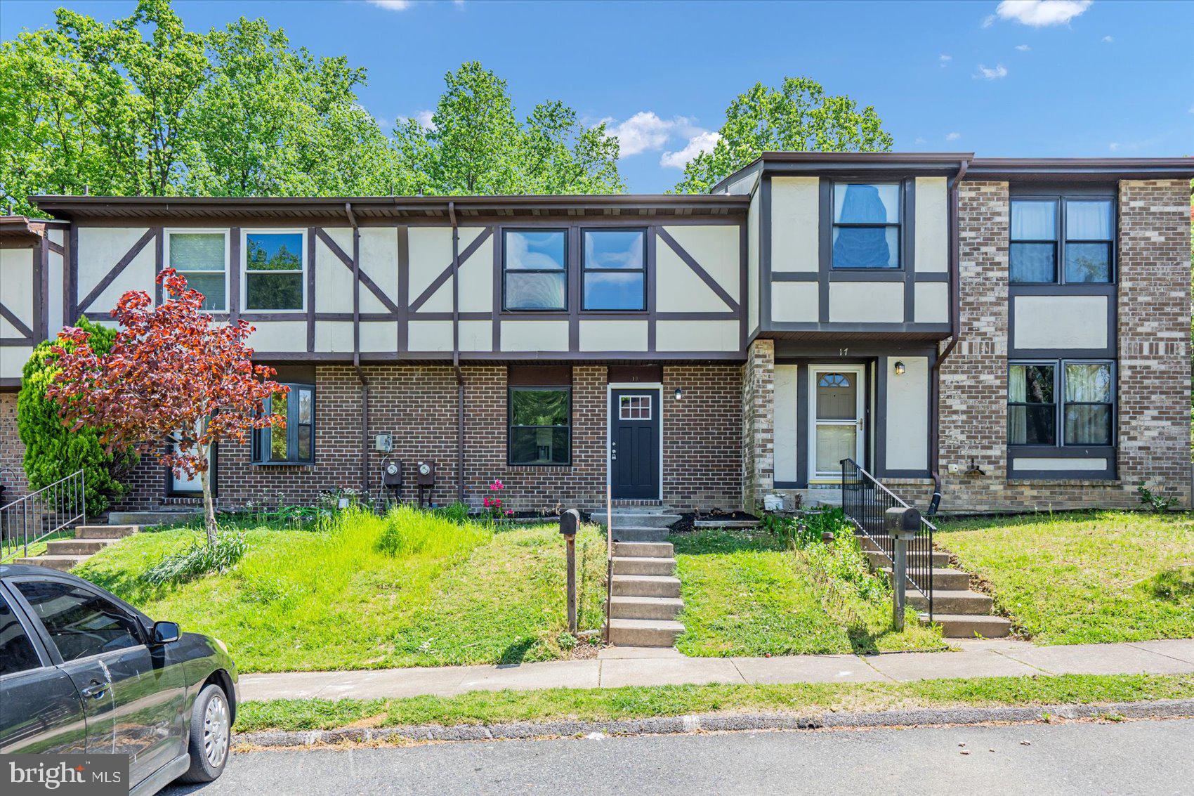 SEVEN COURTS - Residential