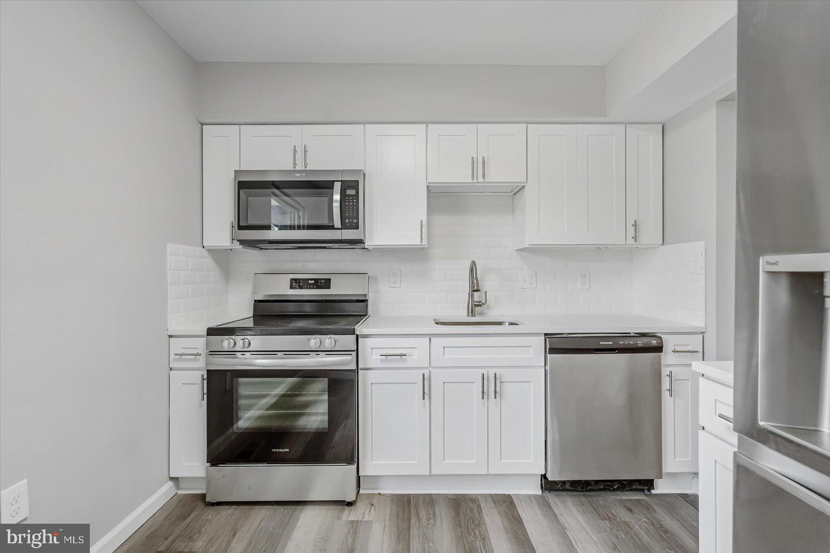 SEVEN COURTS - Residential