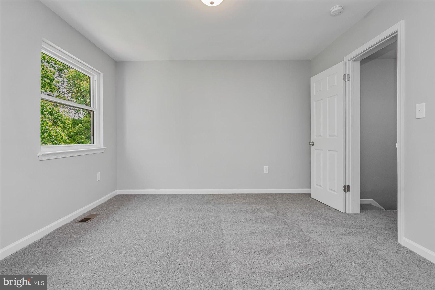 SEVEN COURTS - Residential