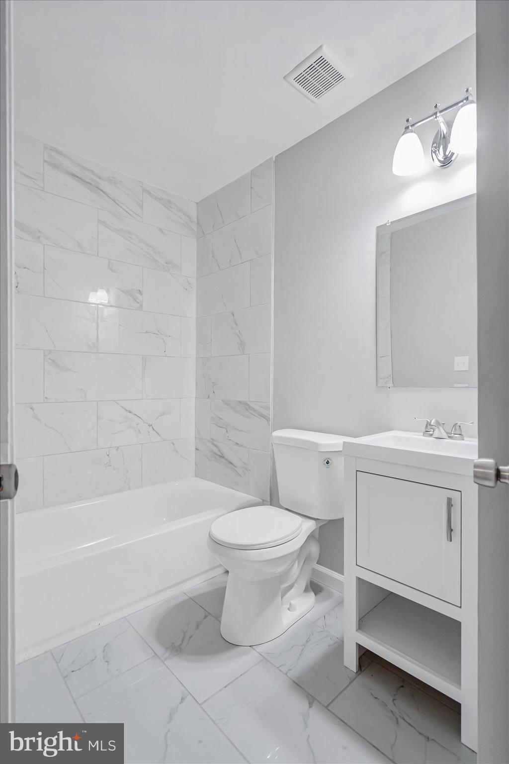 SEVEN COURTS - Residential