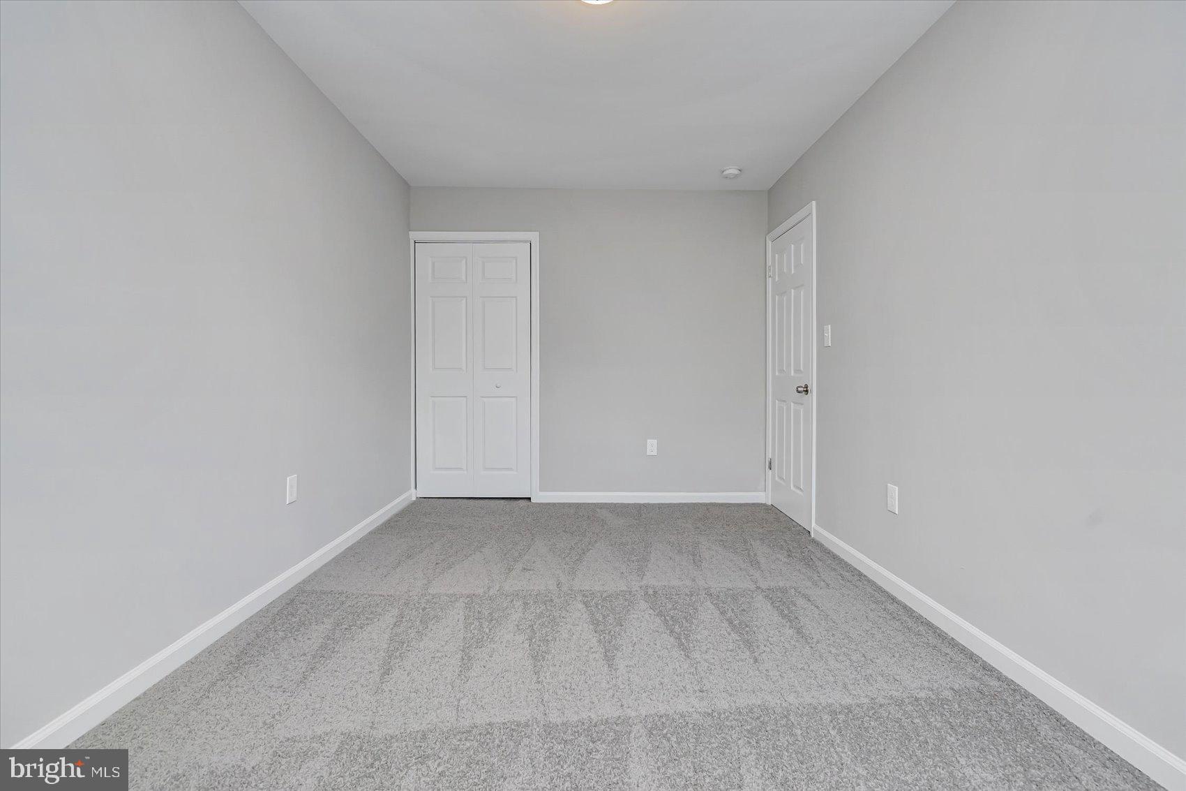 SEVEN COURTS - Residential