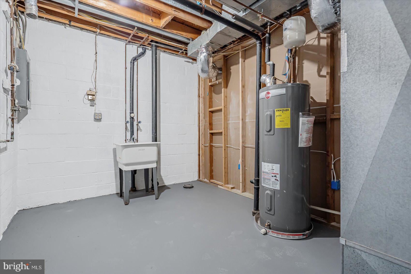 SEVEN COURTS - Residential