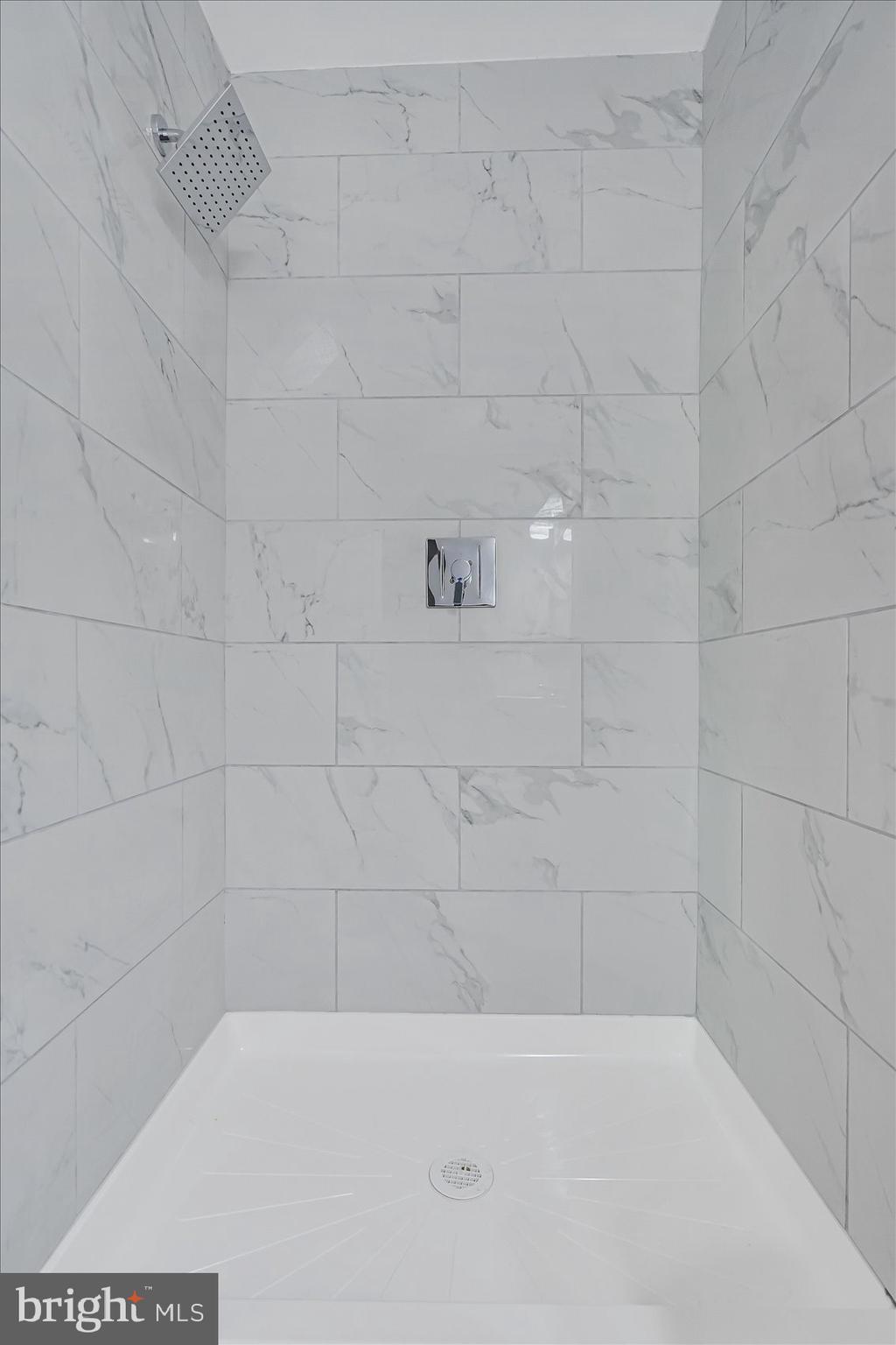 SEVEN COURTS - Residential