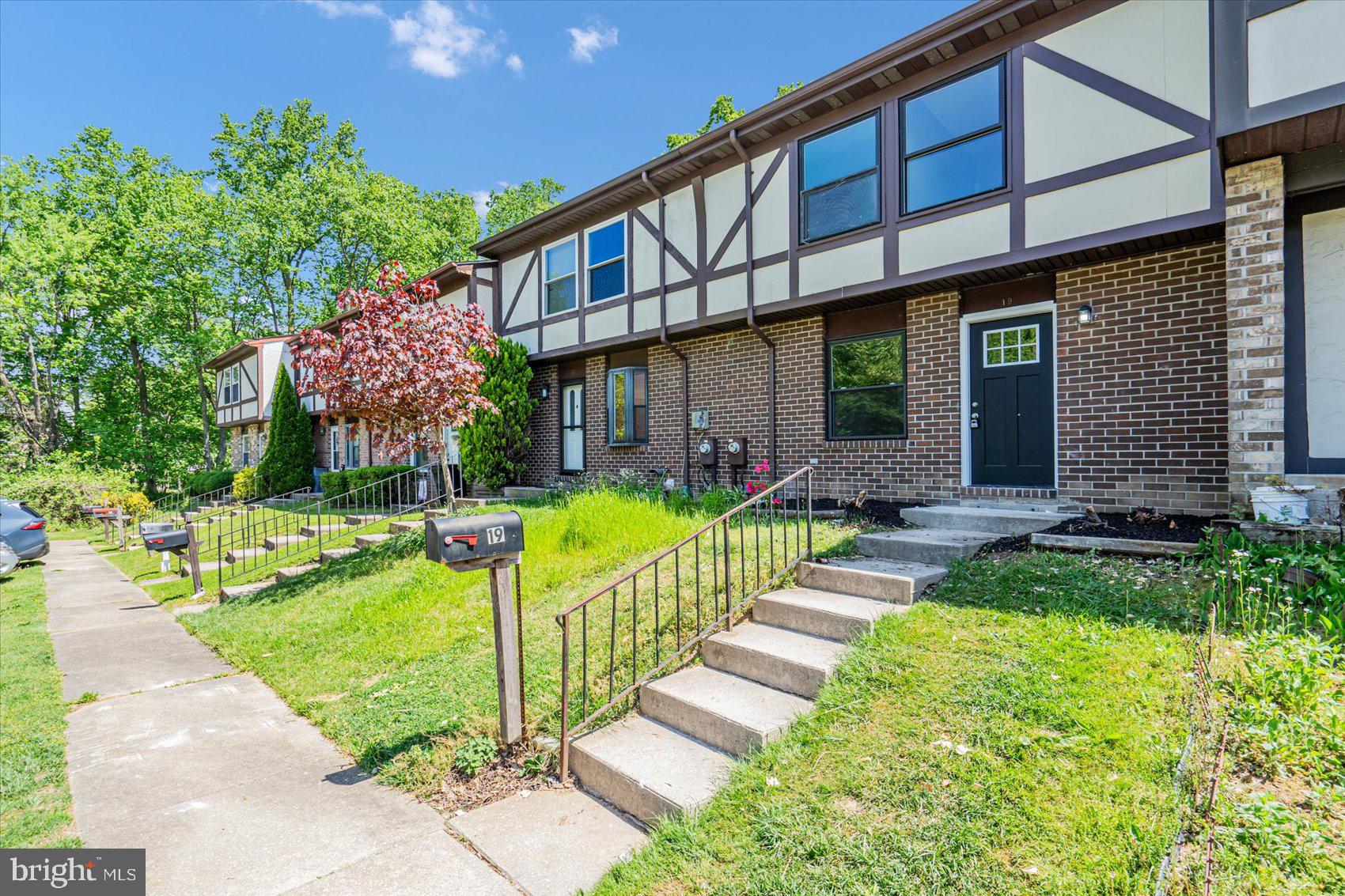 SEVEN COURTS - Residential