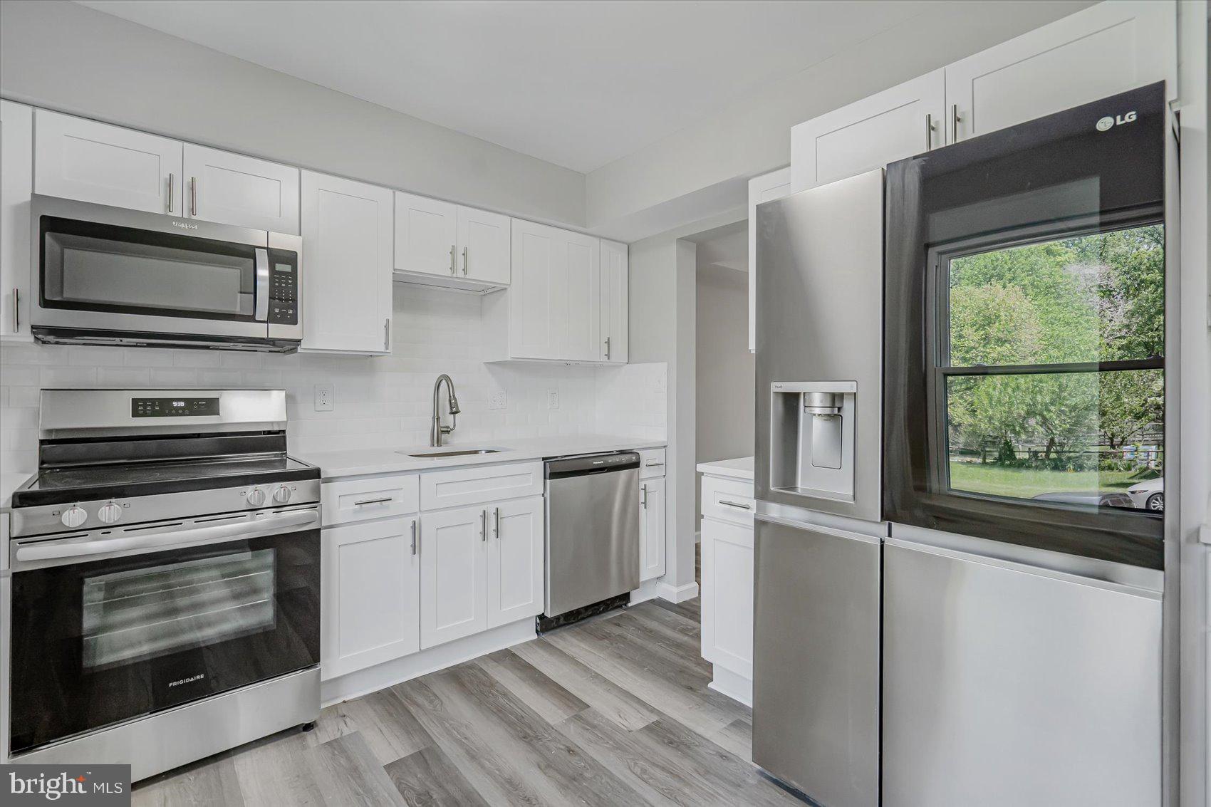 SEVEN COURTS - Residential